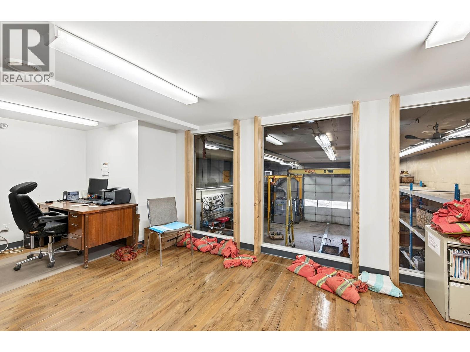  2015 W Trans Canada Highway, Kamloops