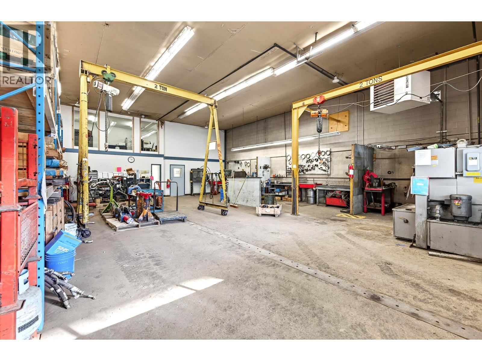  2015 W Trans Canada Highway, Kamloops