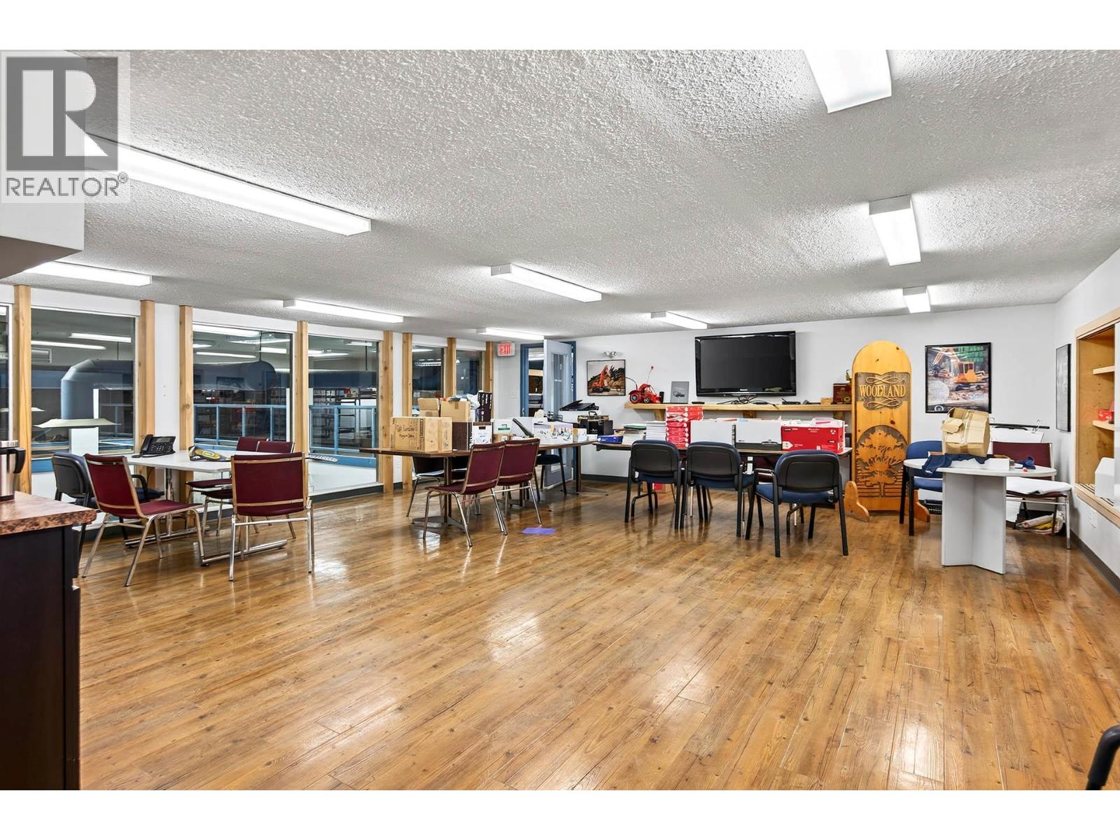  2015 W Trans Canada Highway, Kamloops