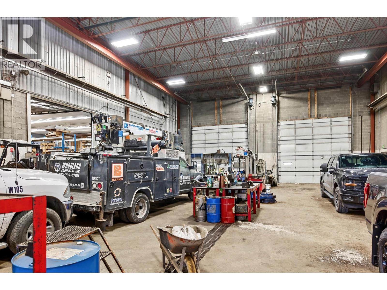  2015 W Trans Canada Highway, Kamloops