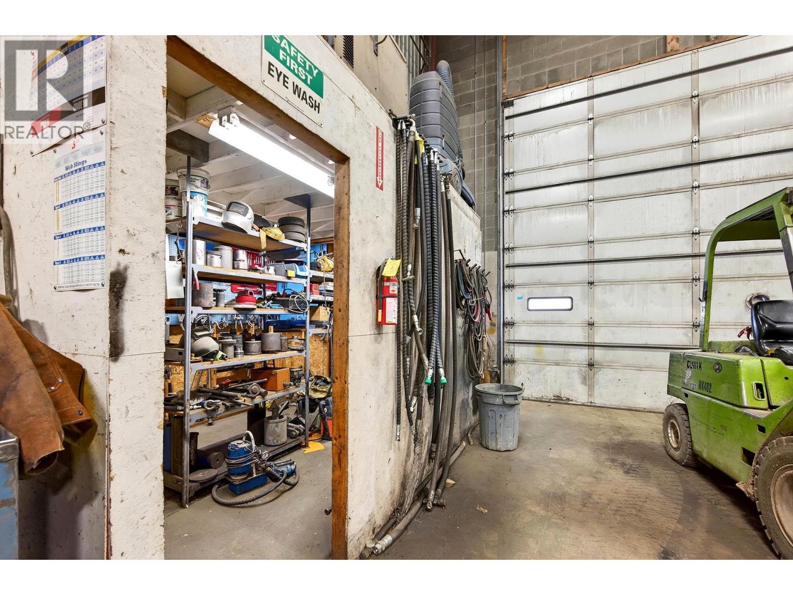  2015 W Trans Canada Highway, Kamloops