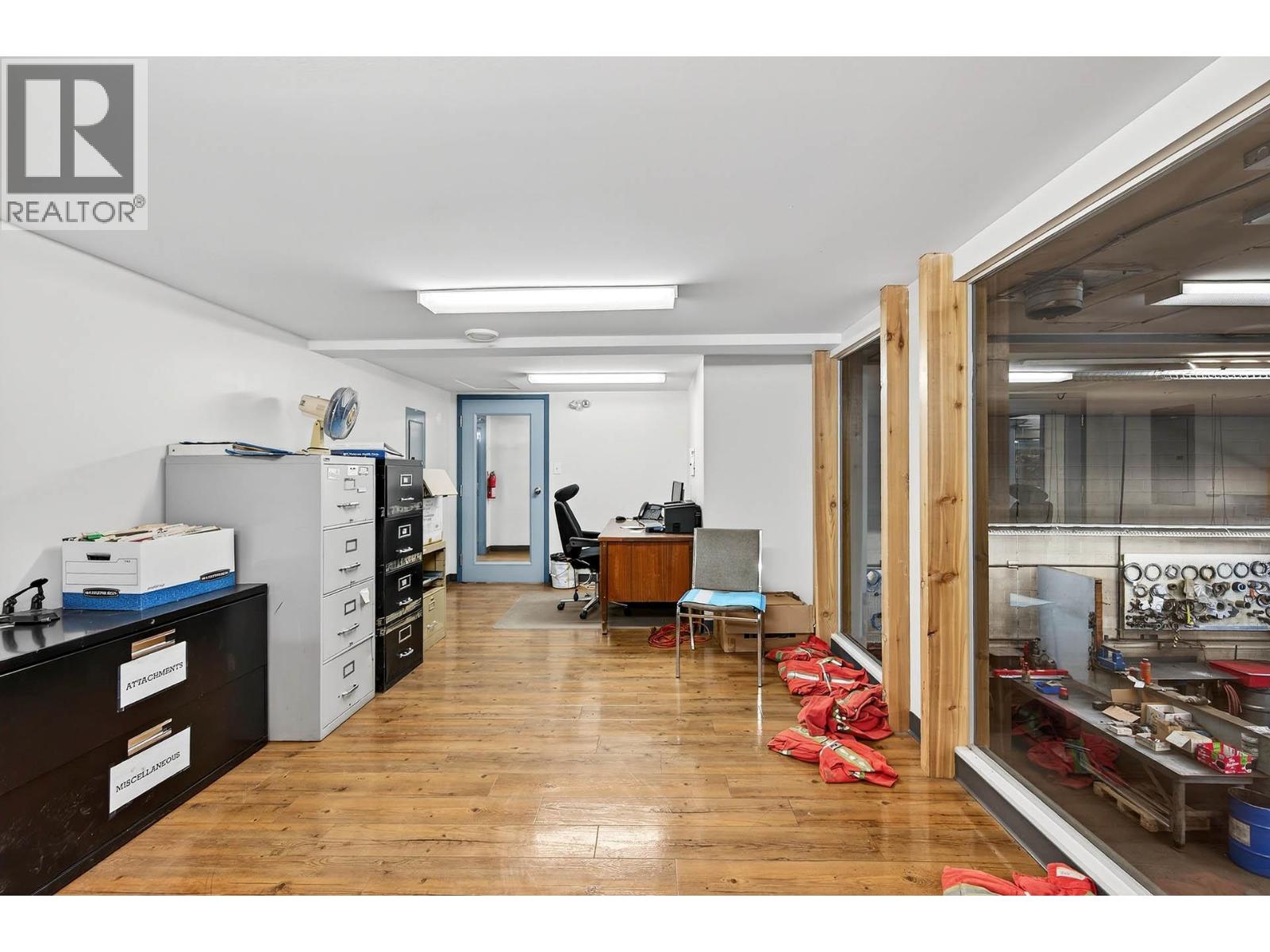  2015 W Trans Canada Highway, Kamloops