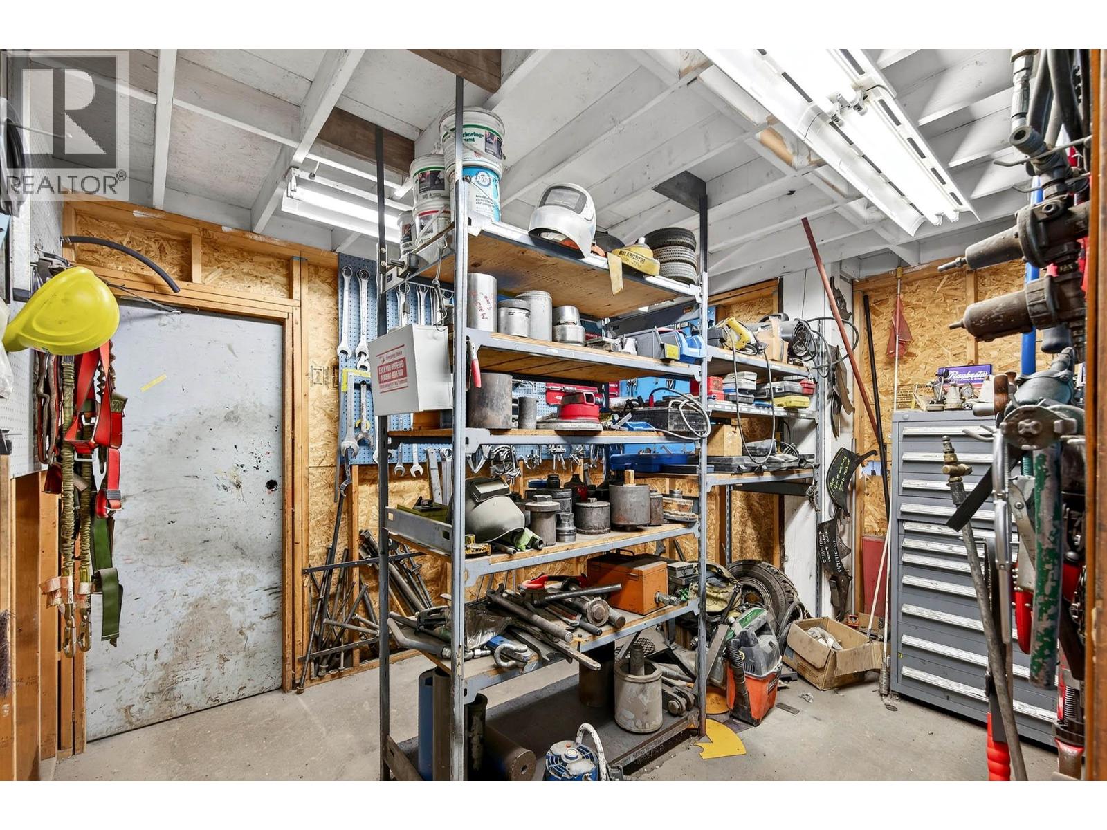  2015 W Trans Canada Highway, Kamloops