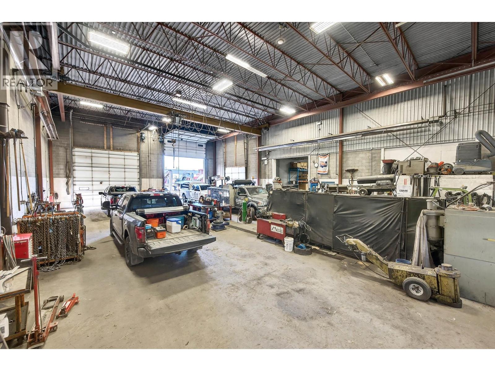  2015 W Trans Canada Highway, Kamloops