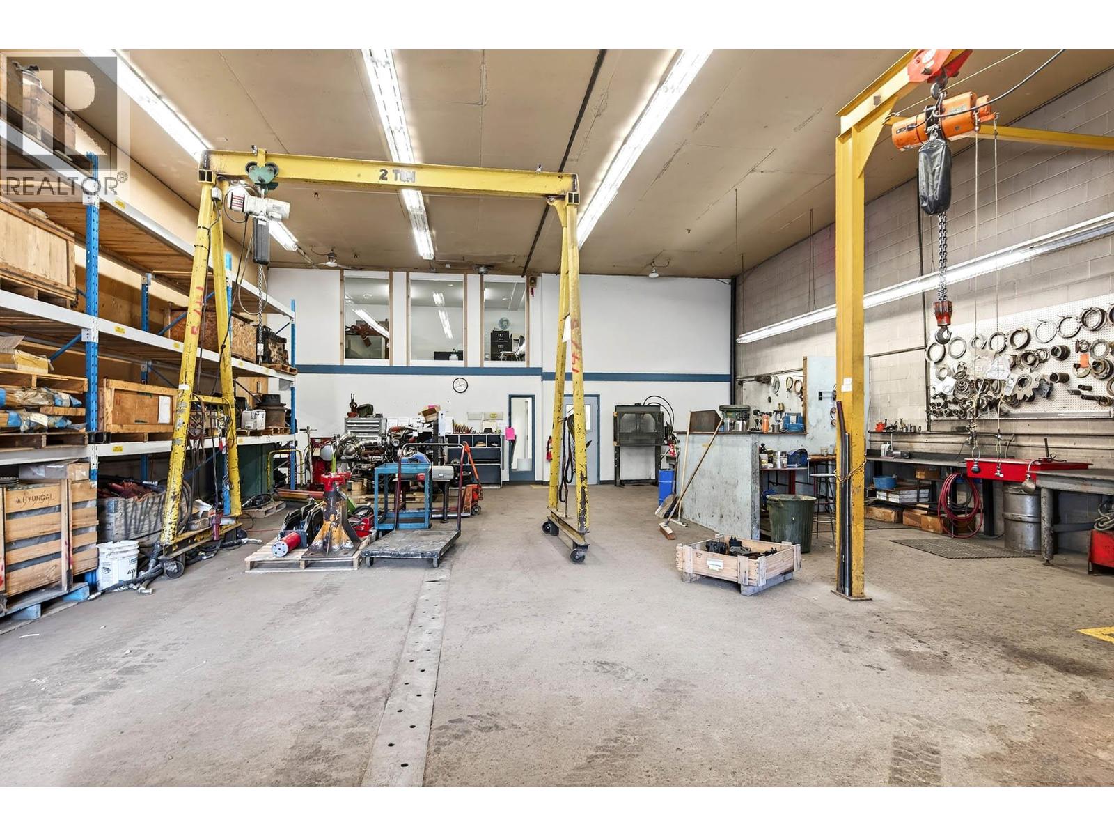  2015 W Trans Canada Highway, Kamloops