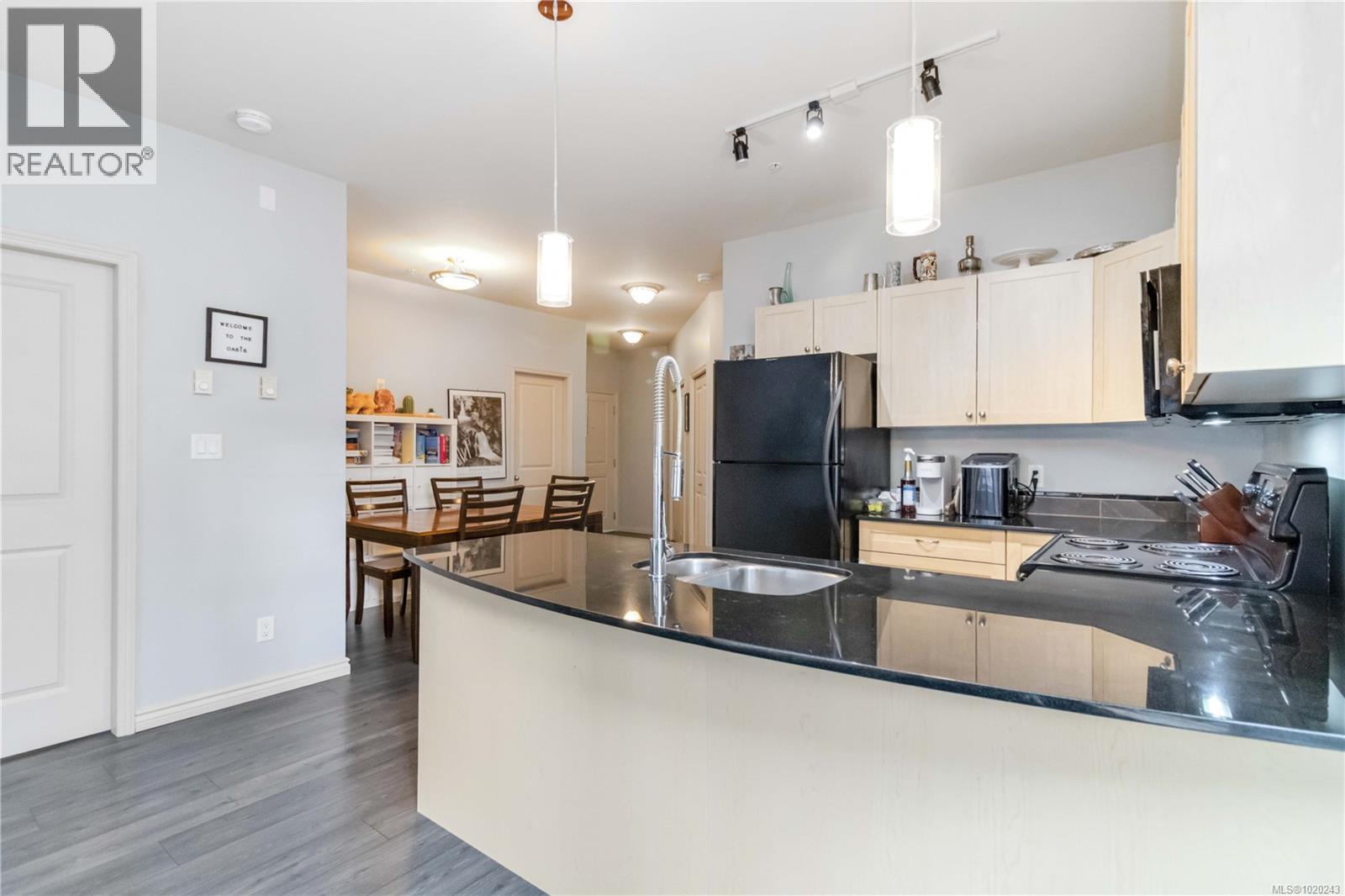 201 821 Goldstream Ave, Langford