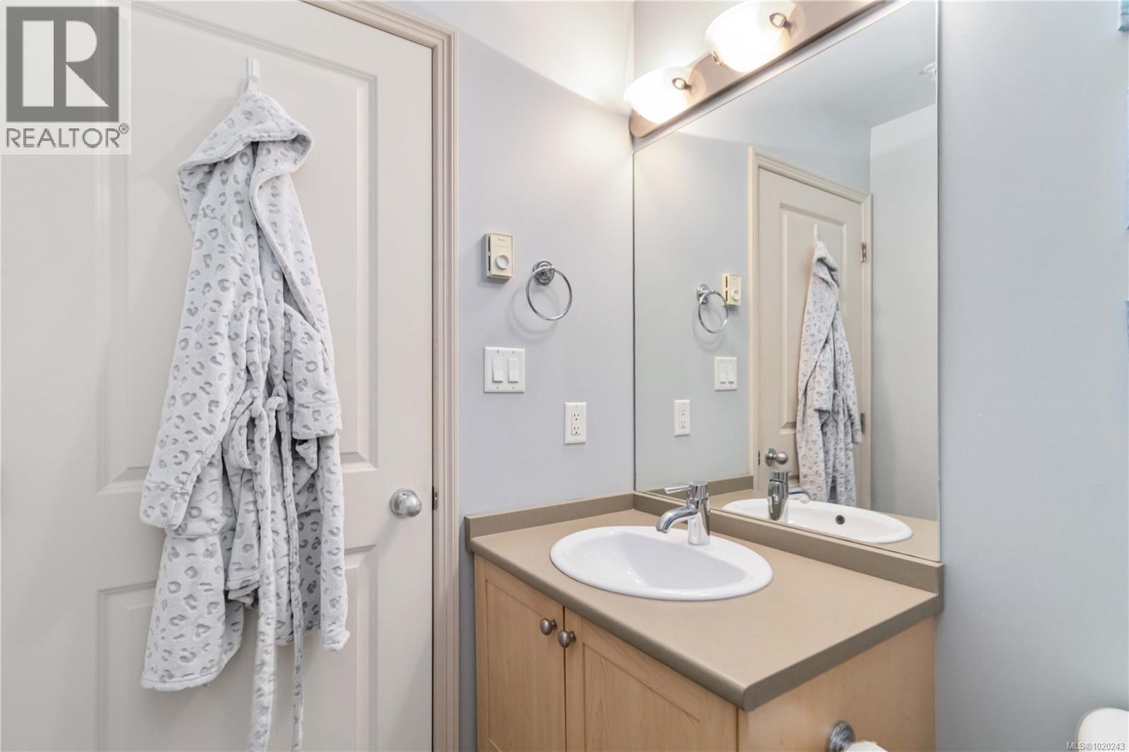 201 821 Goldstream Ave, Langford