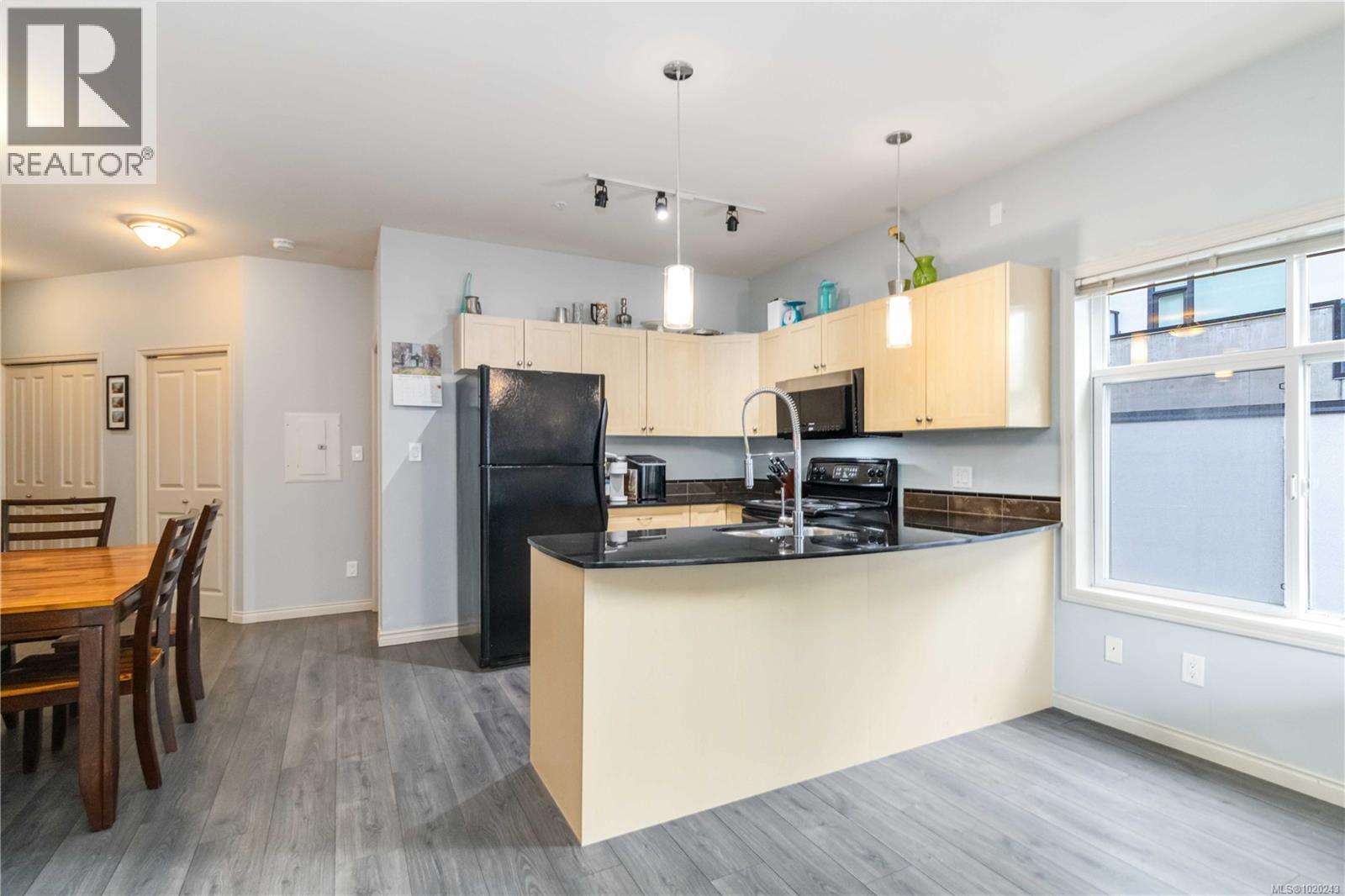 201 821 Goldstream Ave, Langford