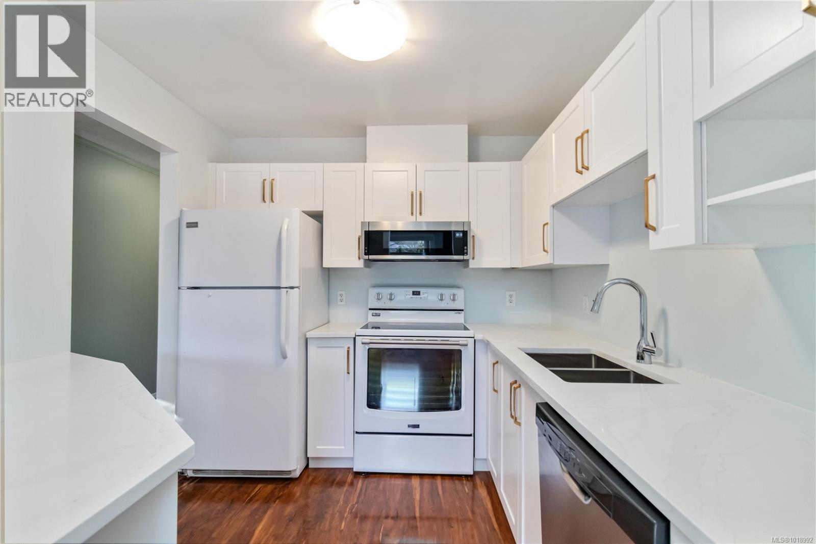 104 3263 Alder St, Victoria