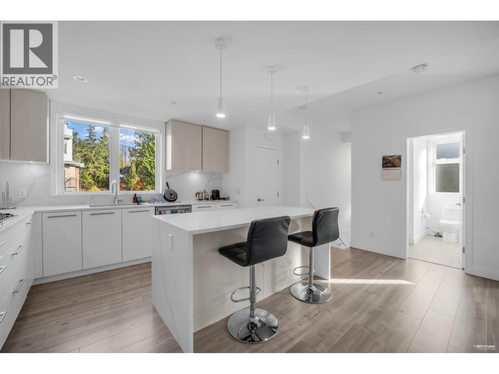 247 2035 GLENAIRE DRIVE, North Vancouver