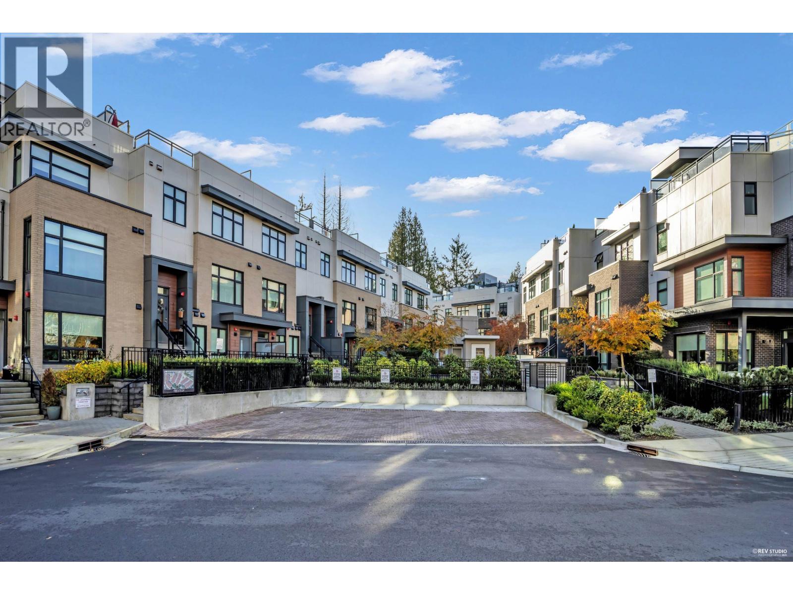 247 2035 GLENAIRE DRIVE, North Vancouver