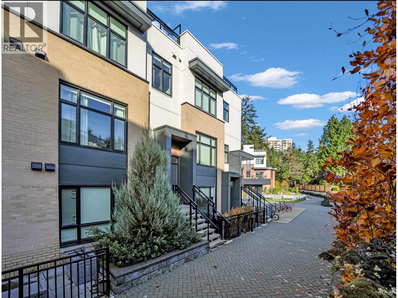 247 2035 GLENAIRE DRIVE, North Vancouver