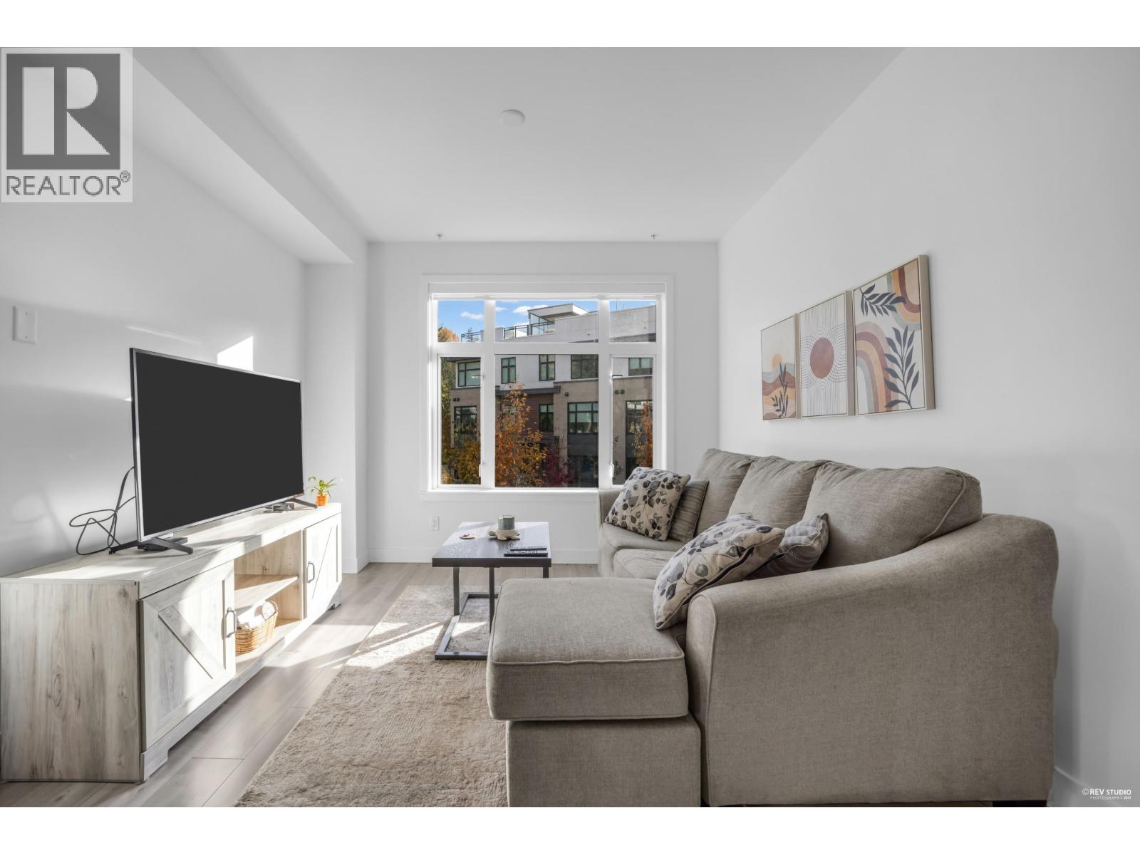 247 2035 GLENAIRE DRIVE, North Vancouver