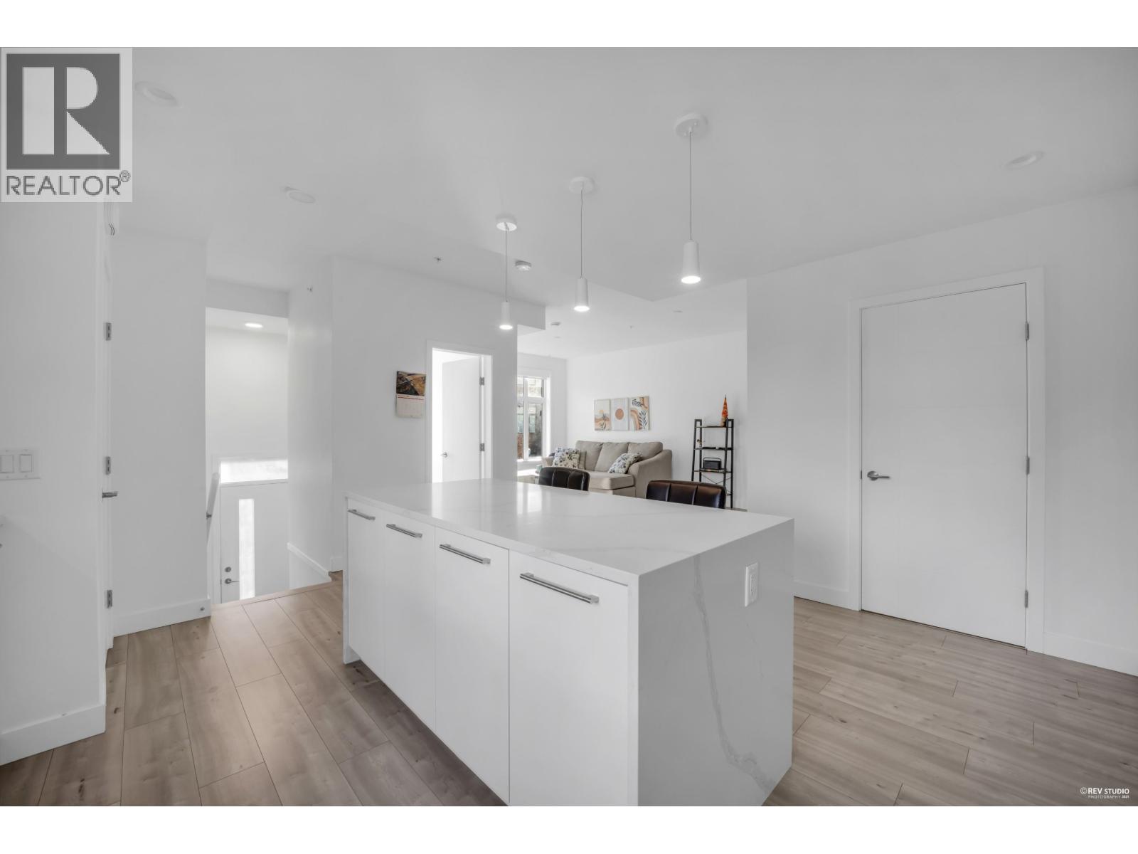 247 2035 GLENAIRE DRIVE, North Vancouver