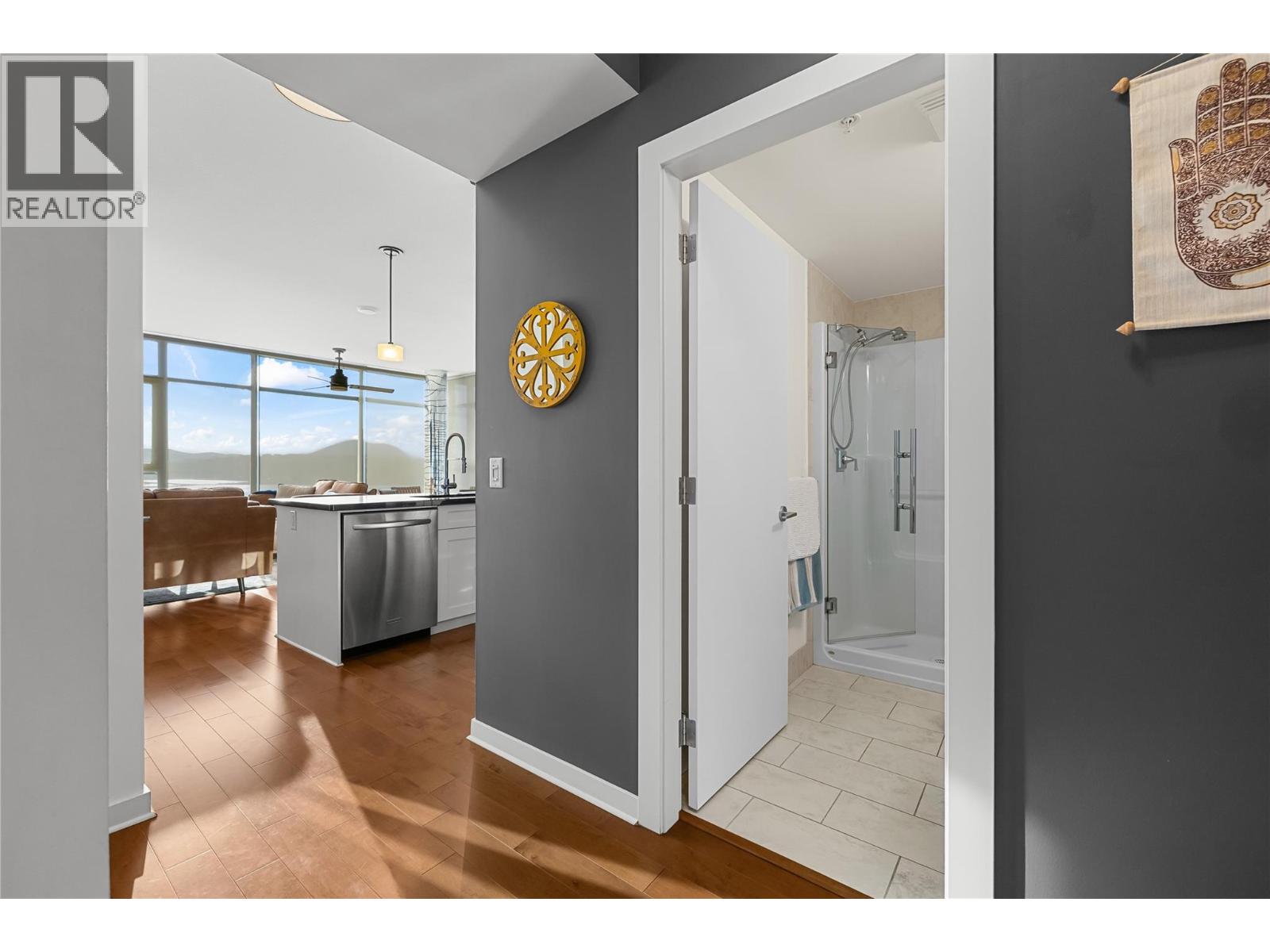 2107 1075 Sunset Drive, Kelowna