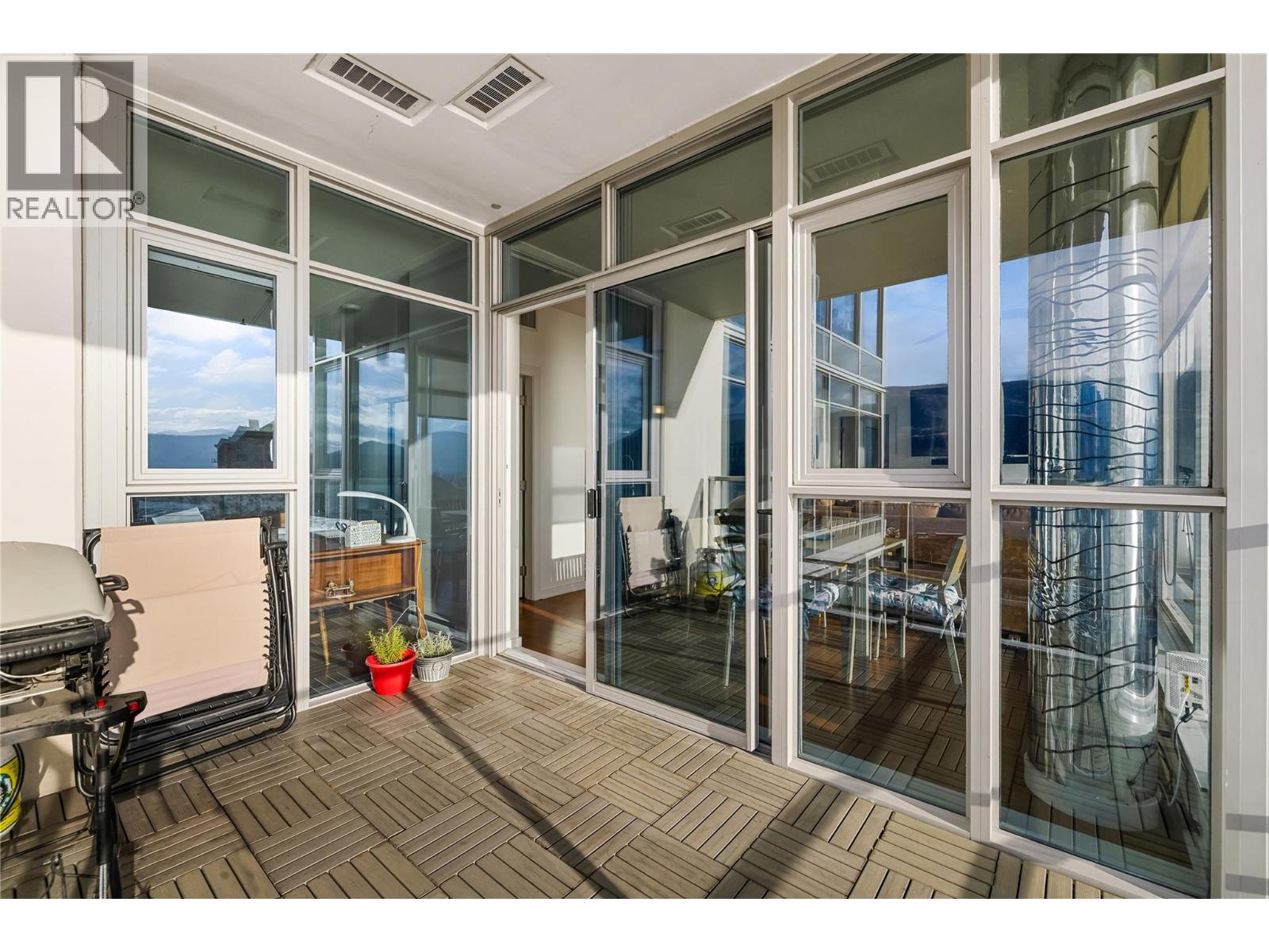 2107 1075 Sunset Drive, Kelowna