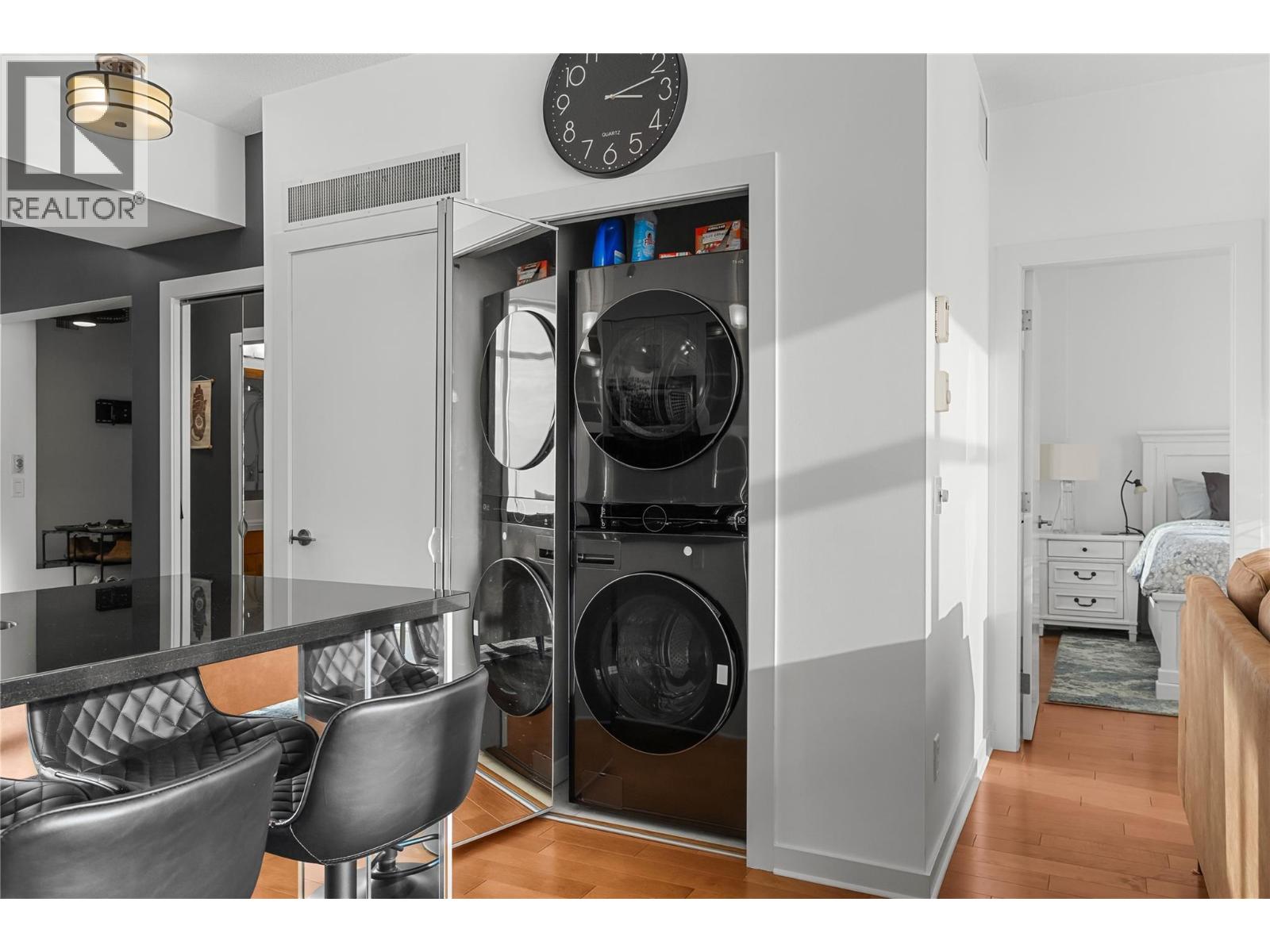 2107 1075 Sunset Drive, Kelowna