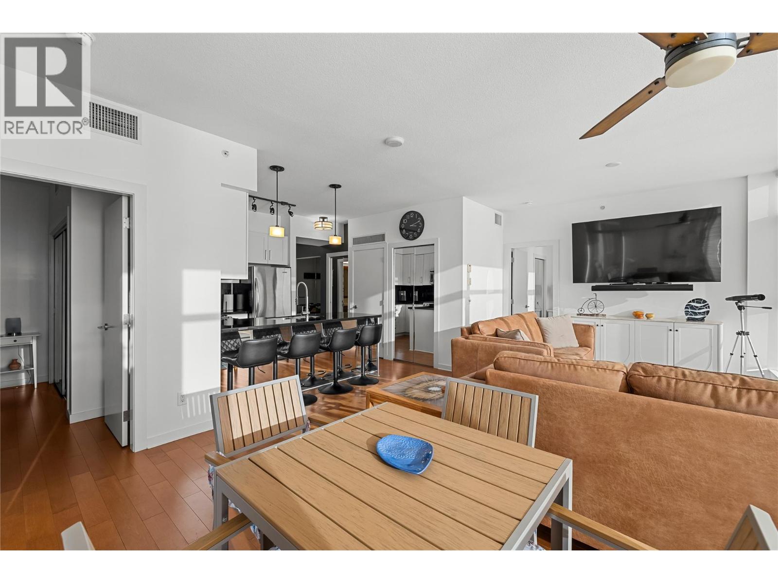 2107 1075 Sunset Drive, Kelowna