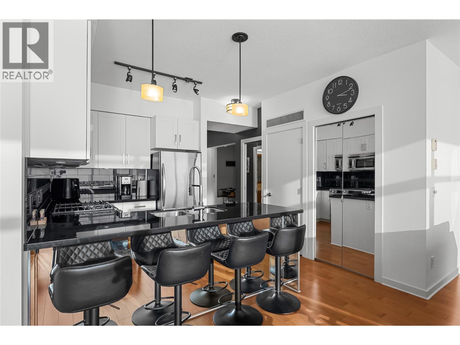 2107 1075 Sunset Drive, Kelowna