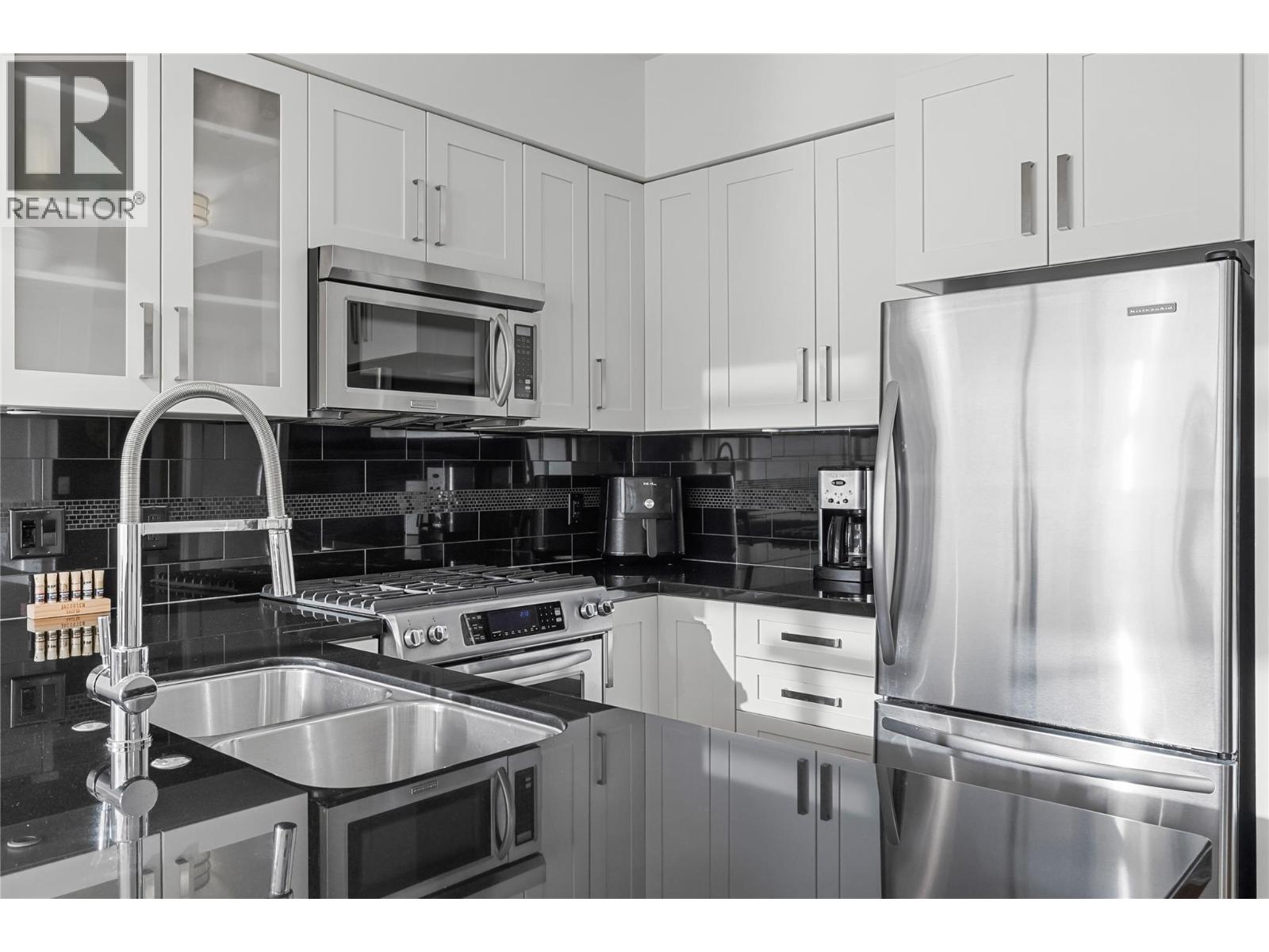 2107 1075 Sunset Drive, Kelowna