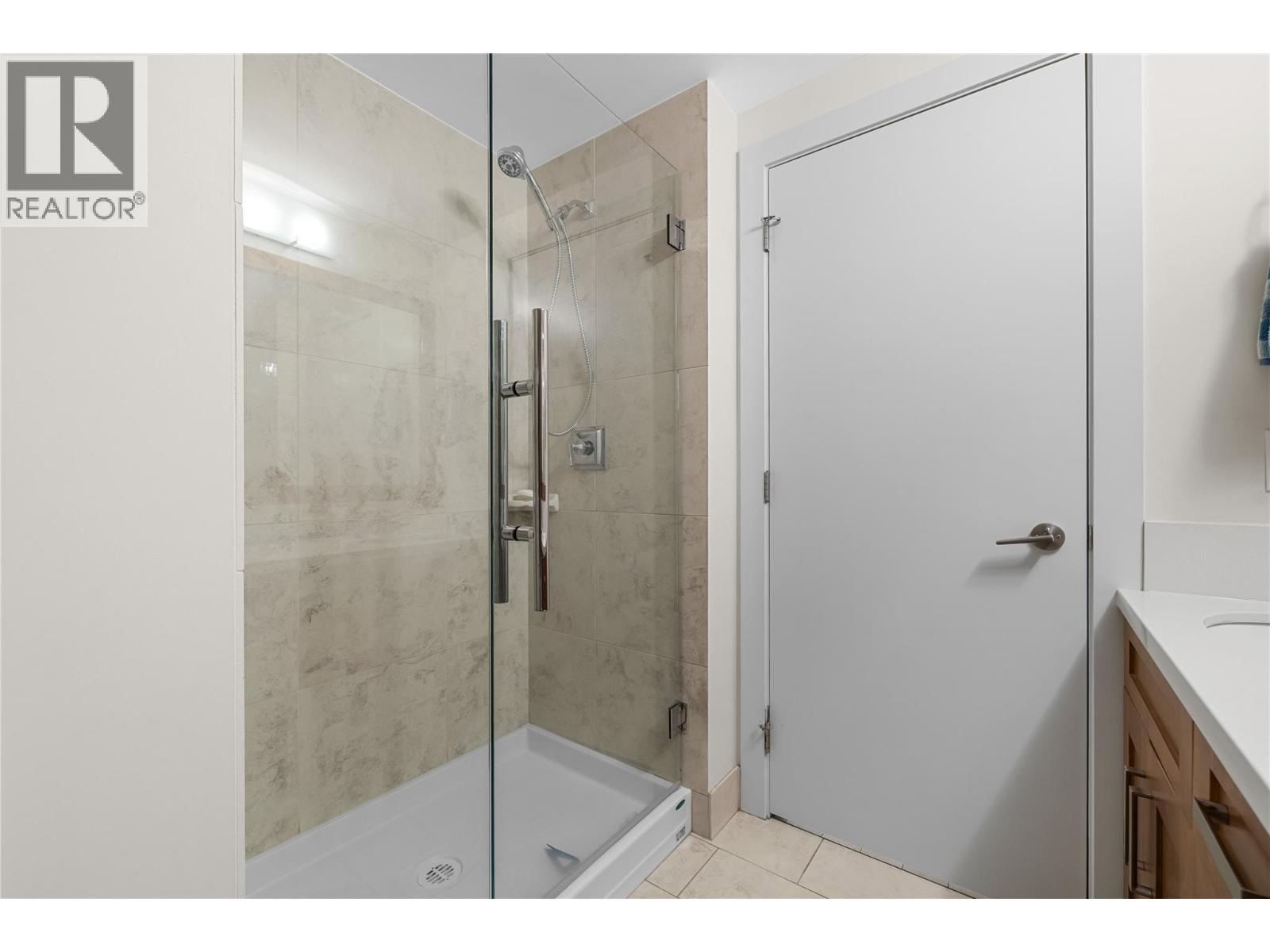 2107 1075 Sunset Drive, Kelowna