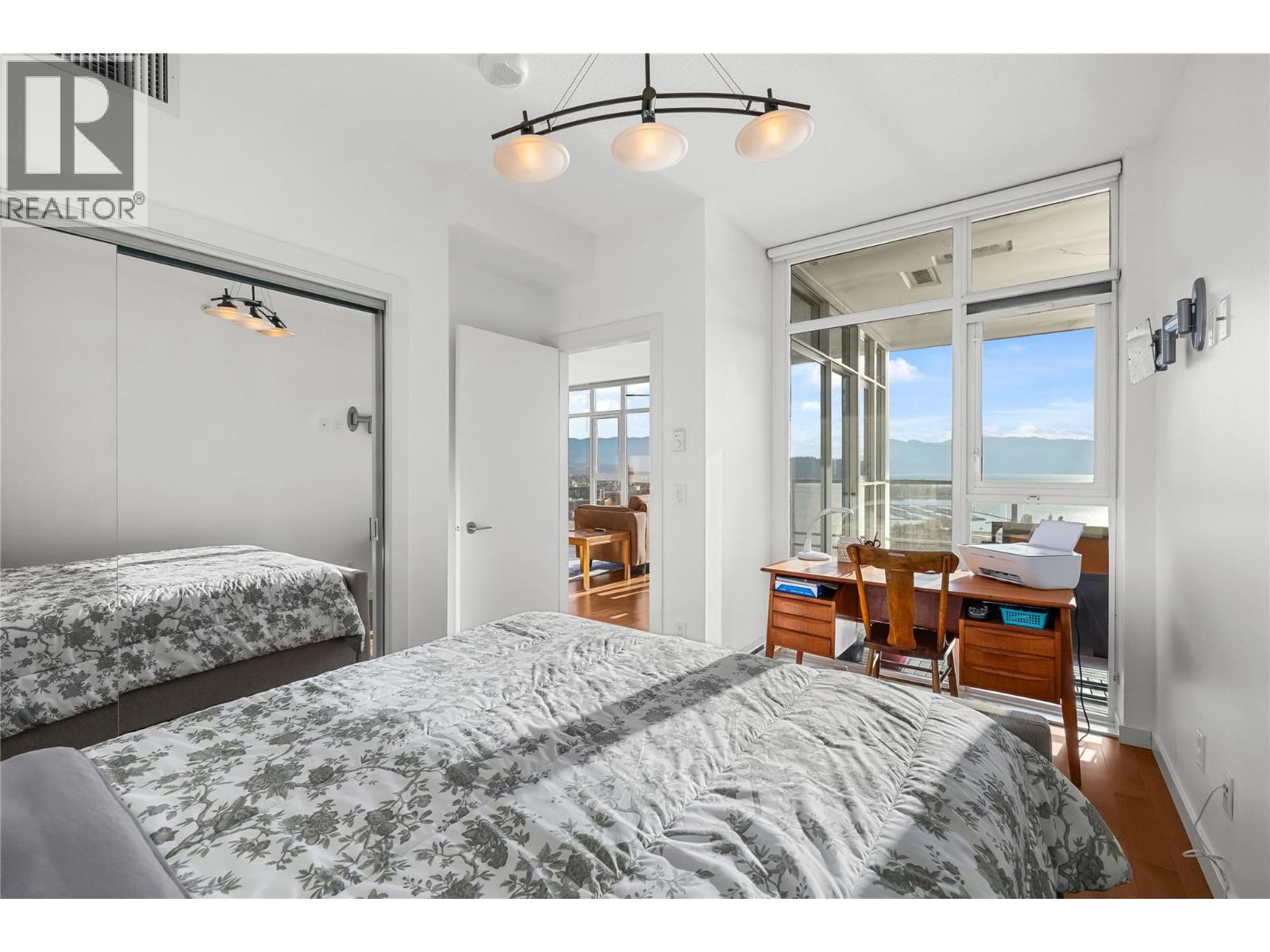 2107 1075 Sunset Drive, Kelowna