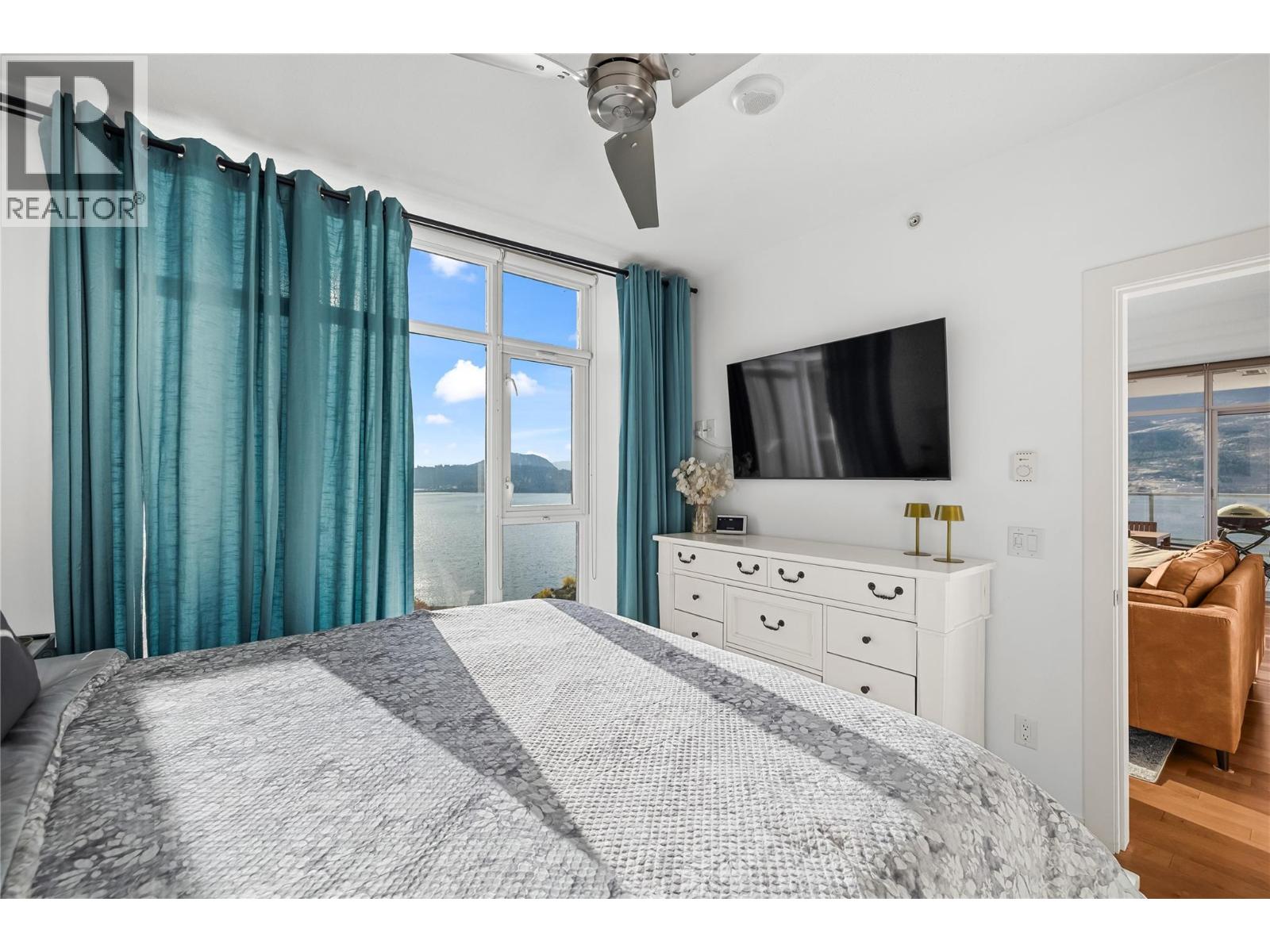 2107 1075 Sunset Drive, Kelowna