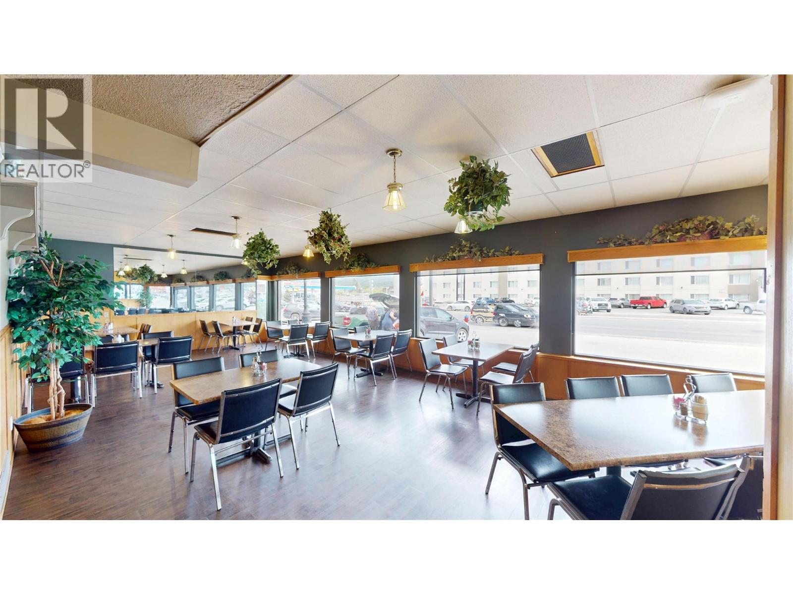 611 Cranbrook Street N, Cranbrook