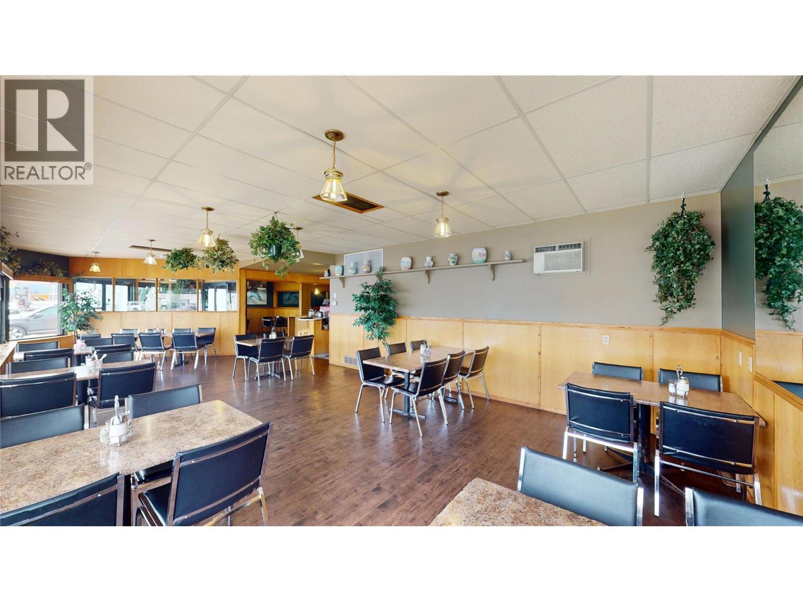 611 Cranbrook Street N, Cranbrook