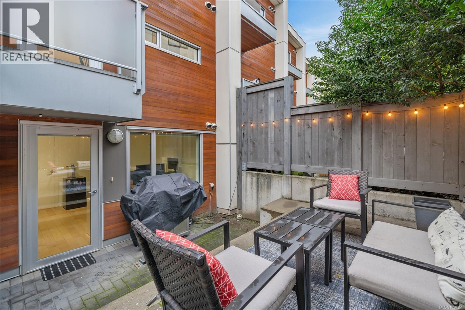 4 2830 Irma St, Victoria