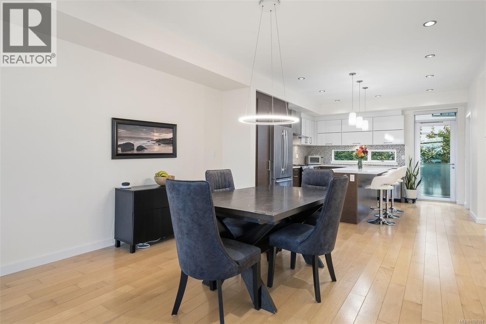 4 2830 Irma St, Victoria