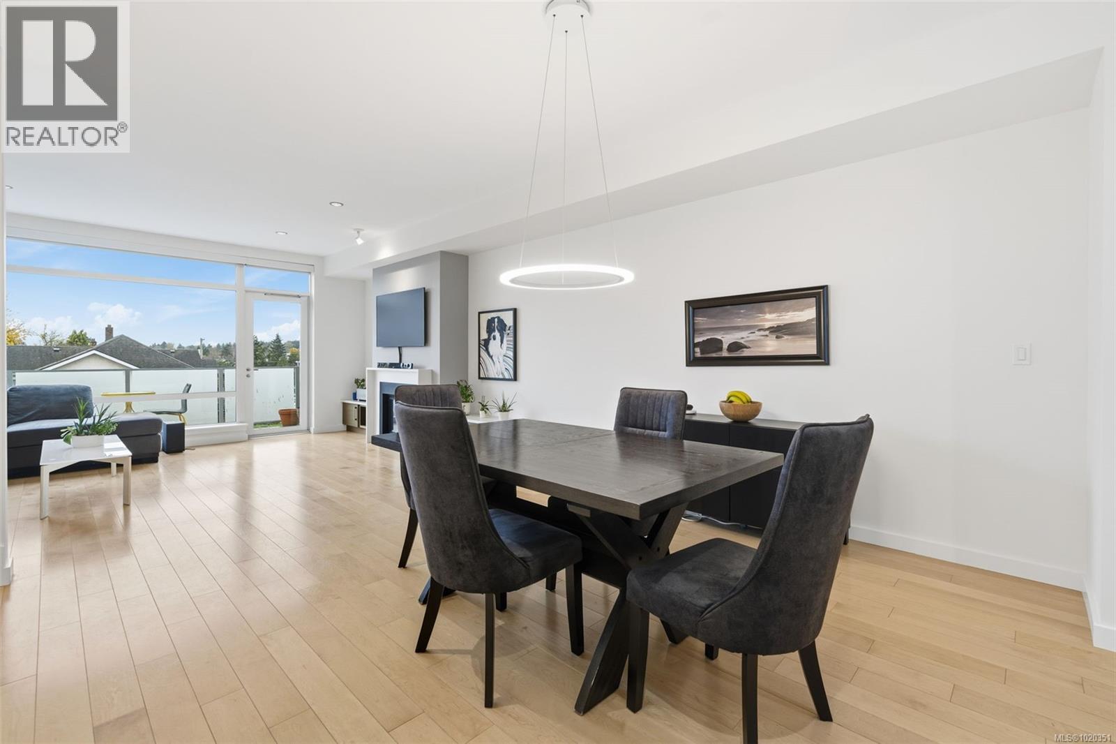 4 2830 Irma St, Victoria