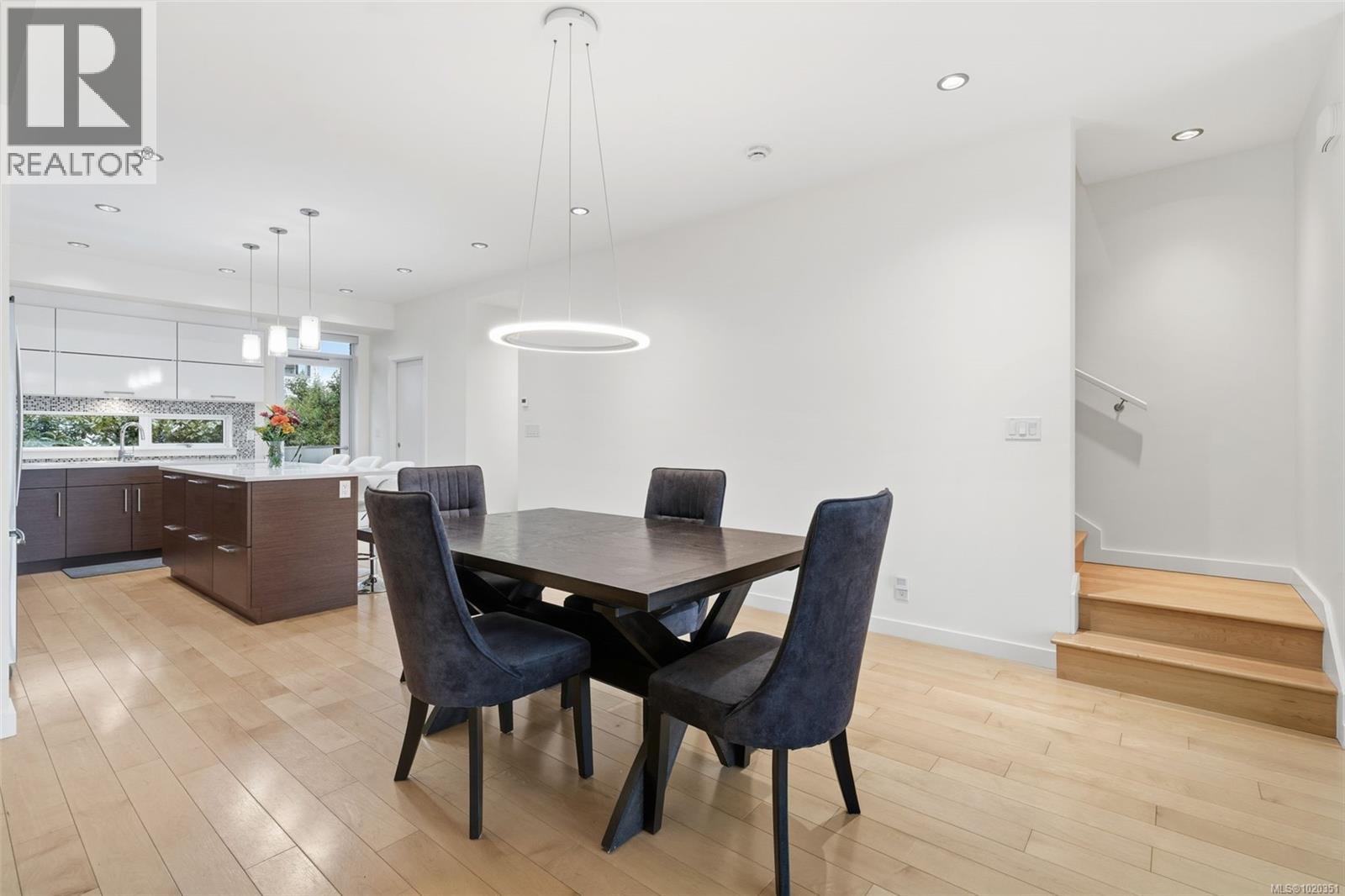 4 2830 Irma St, Victoria