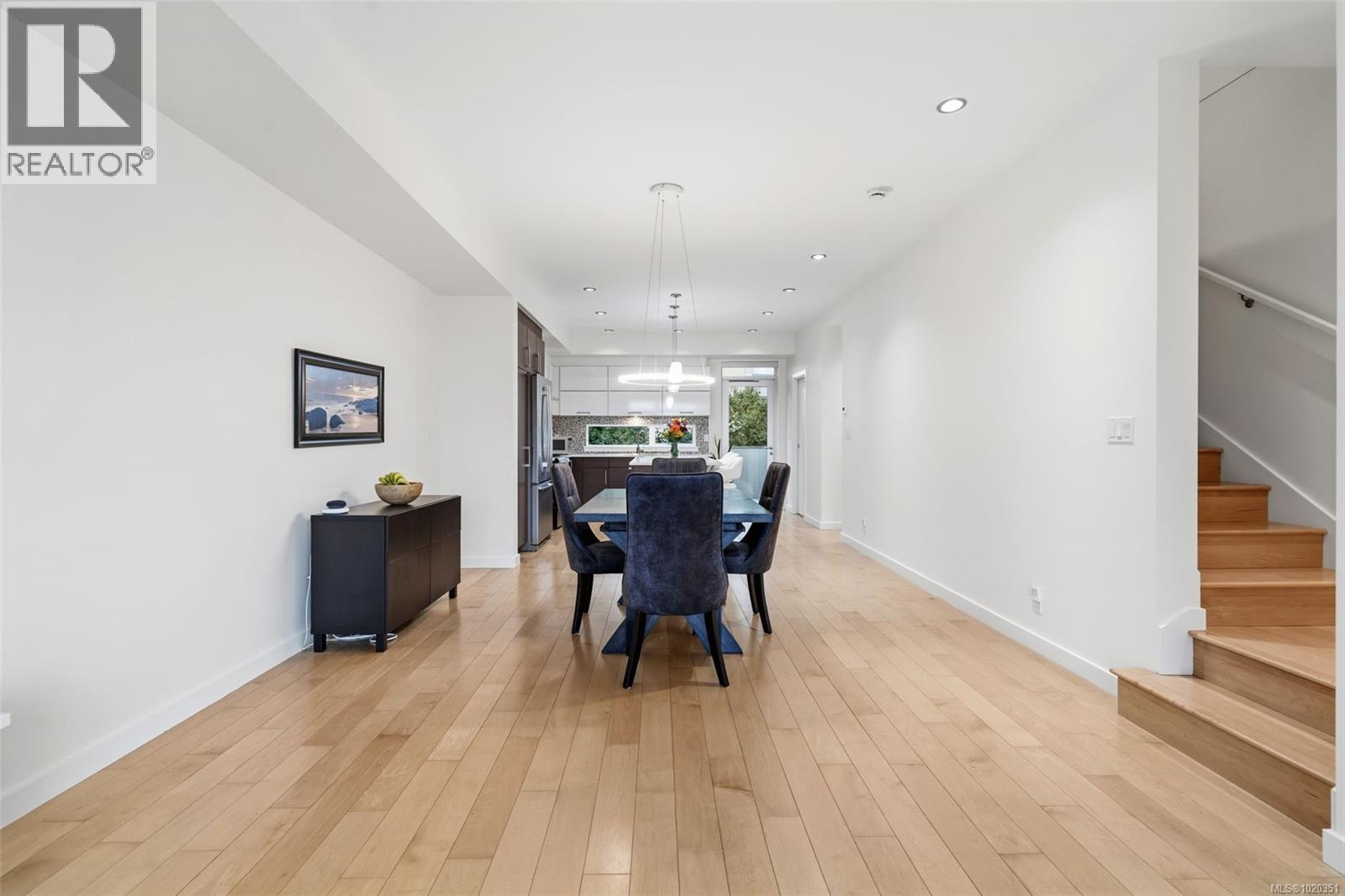 4 2830 Irma St, Victoria