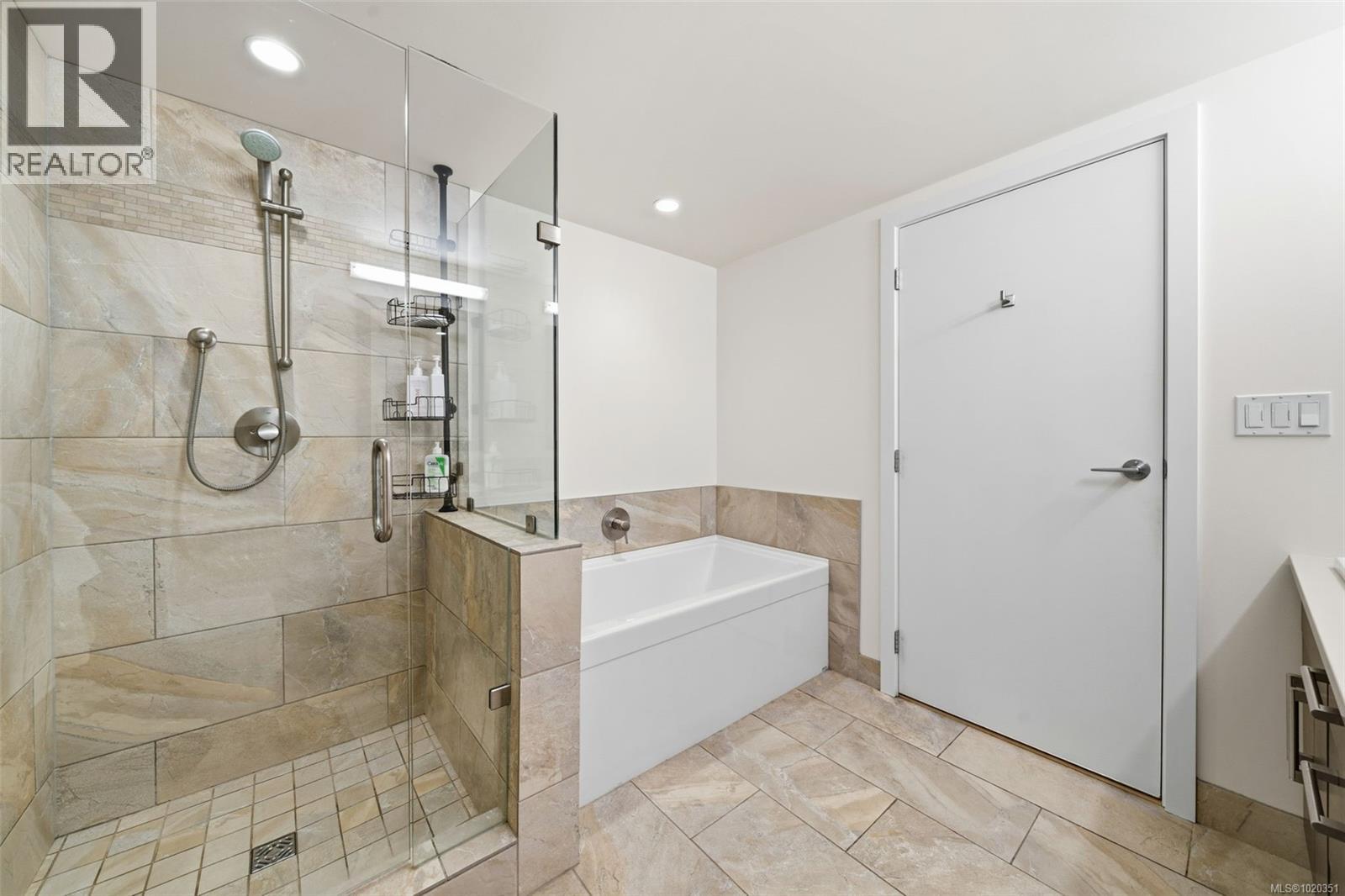 4 2830 Irma St, Victoria