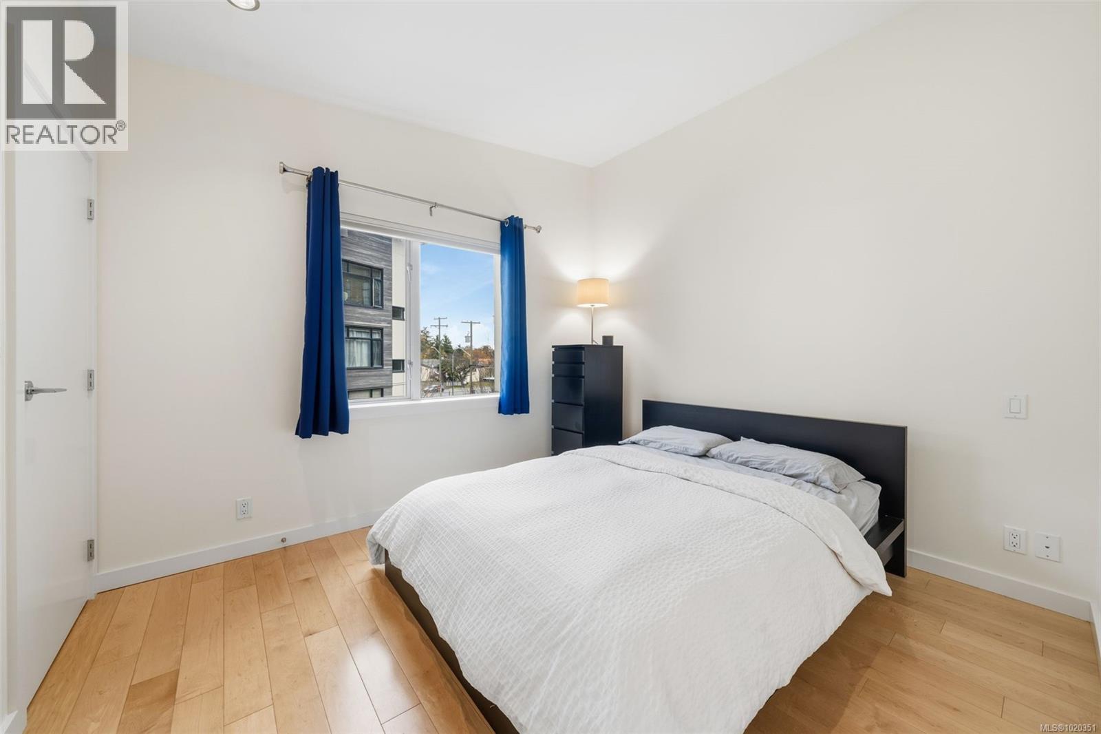 4 2830 Irma St, Victoria