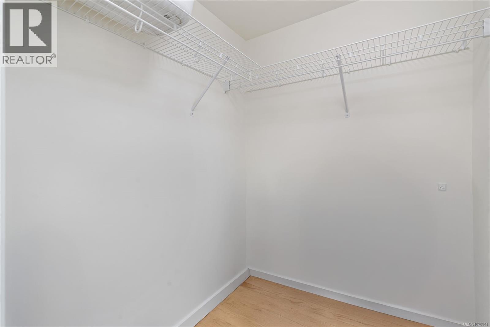 4 2830 Irma St, Victoria