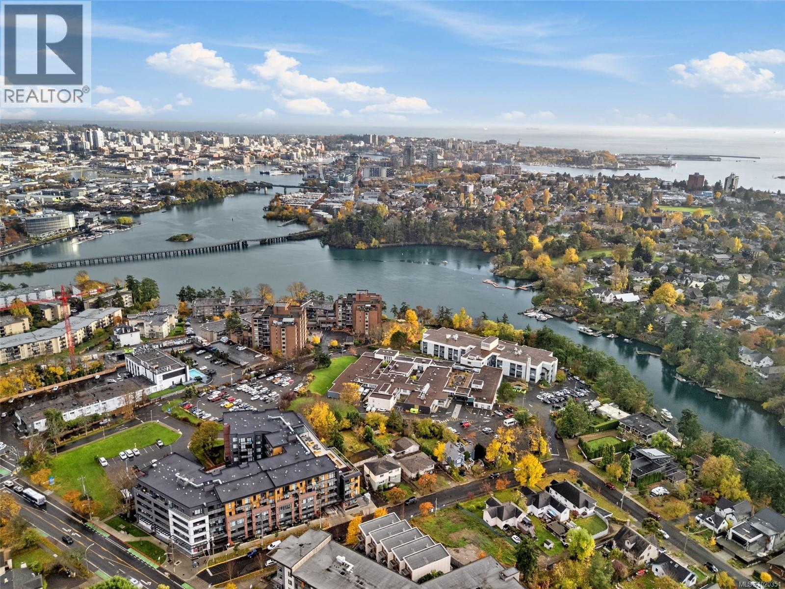 4 2830 Irma St, Victoria