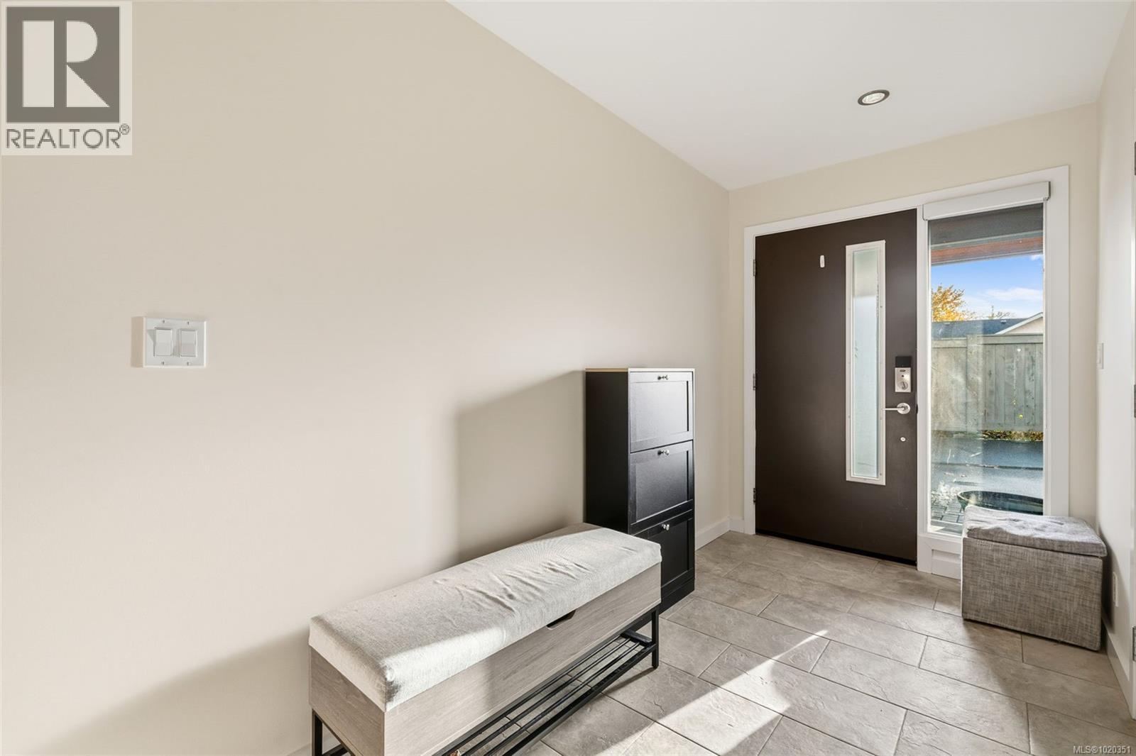 4 2830 Irma St, Victoria