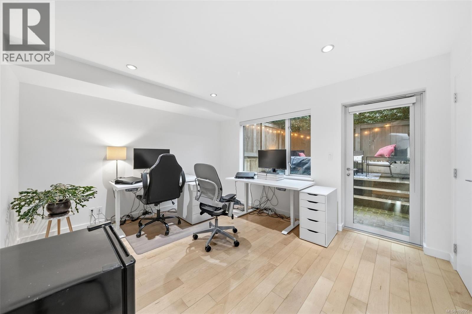 4 2830 Irma St, Victoria