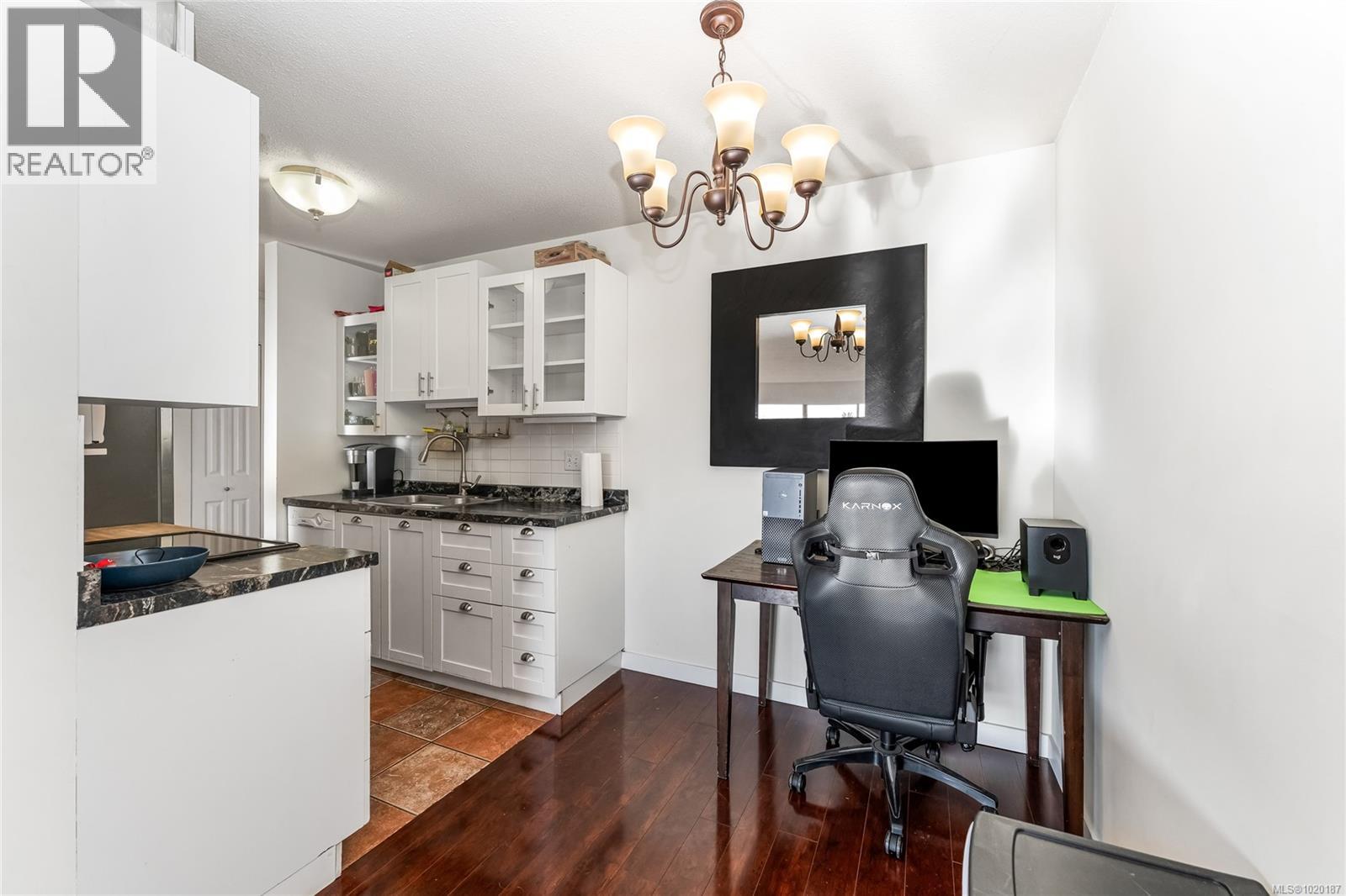 302 1000 McClure St, Victoria