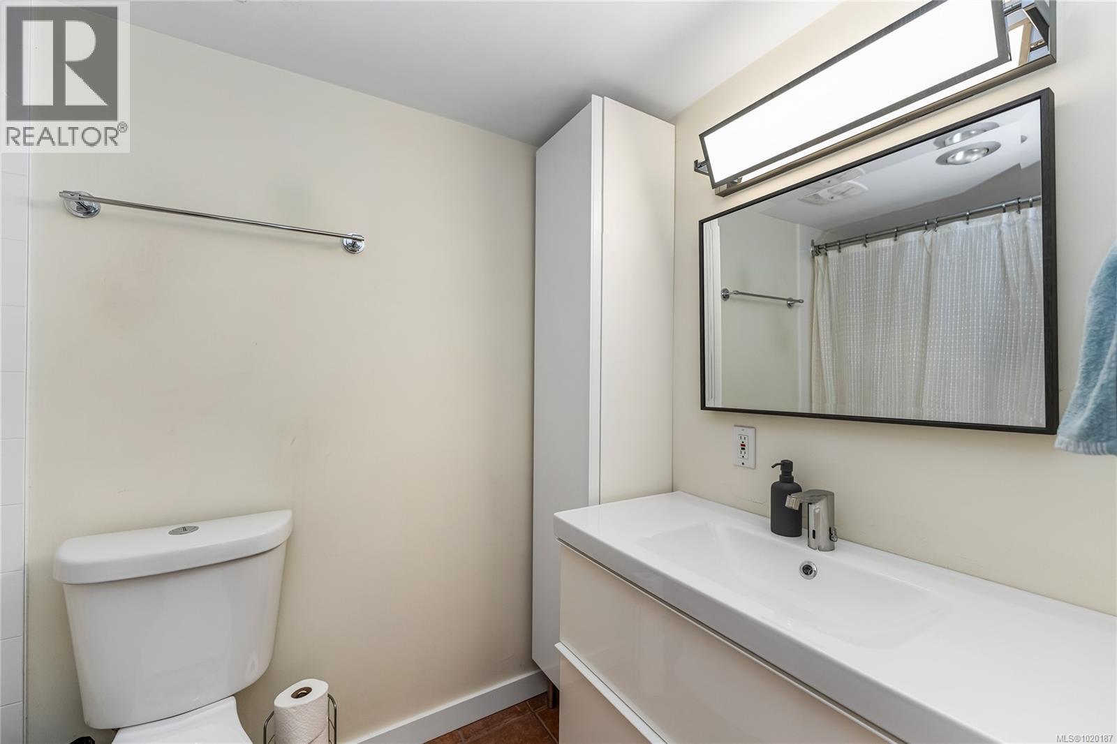 302 1000 McClure St, Victoria