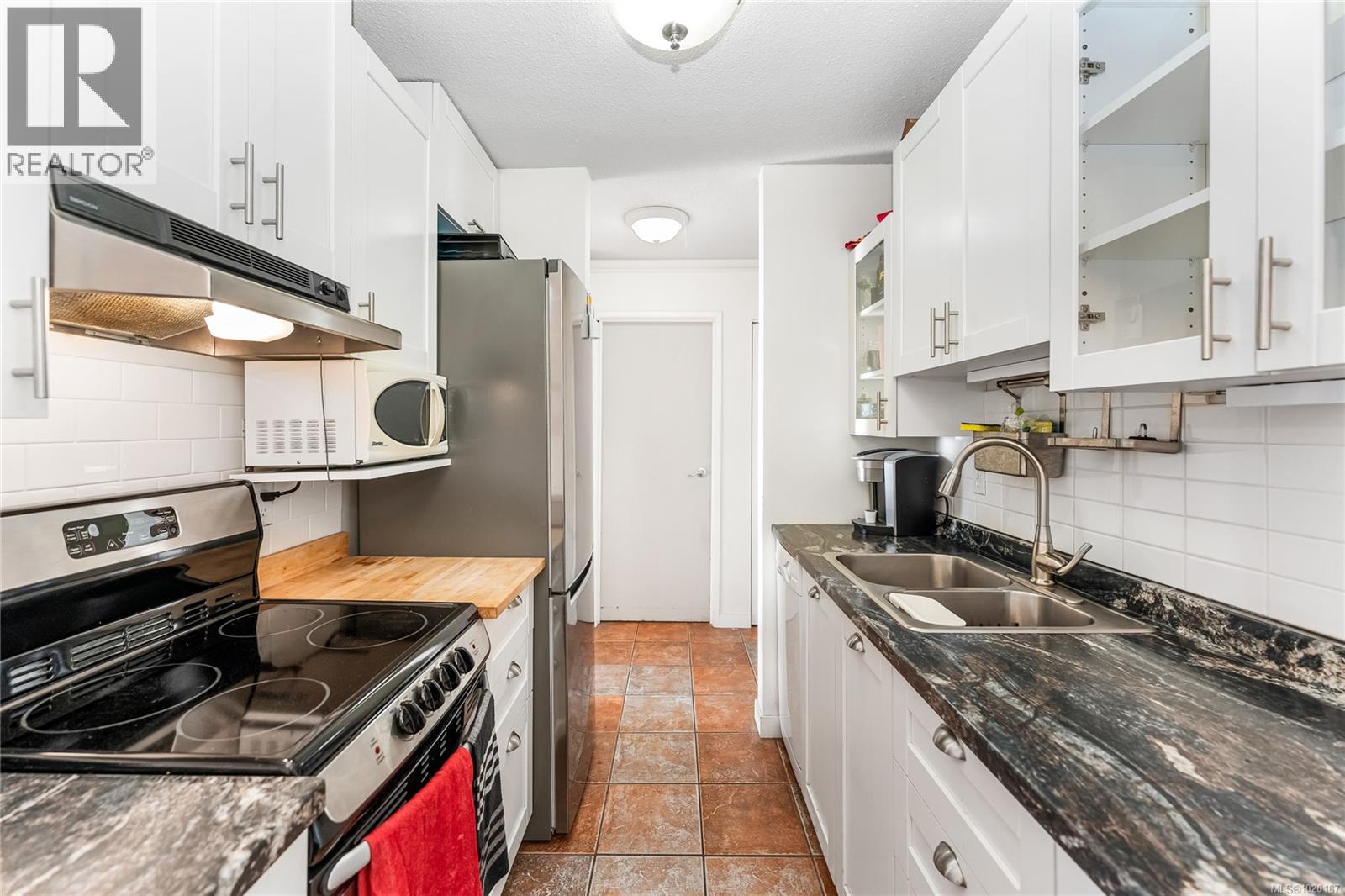 302 1000 McClure St, Victoria