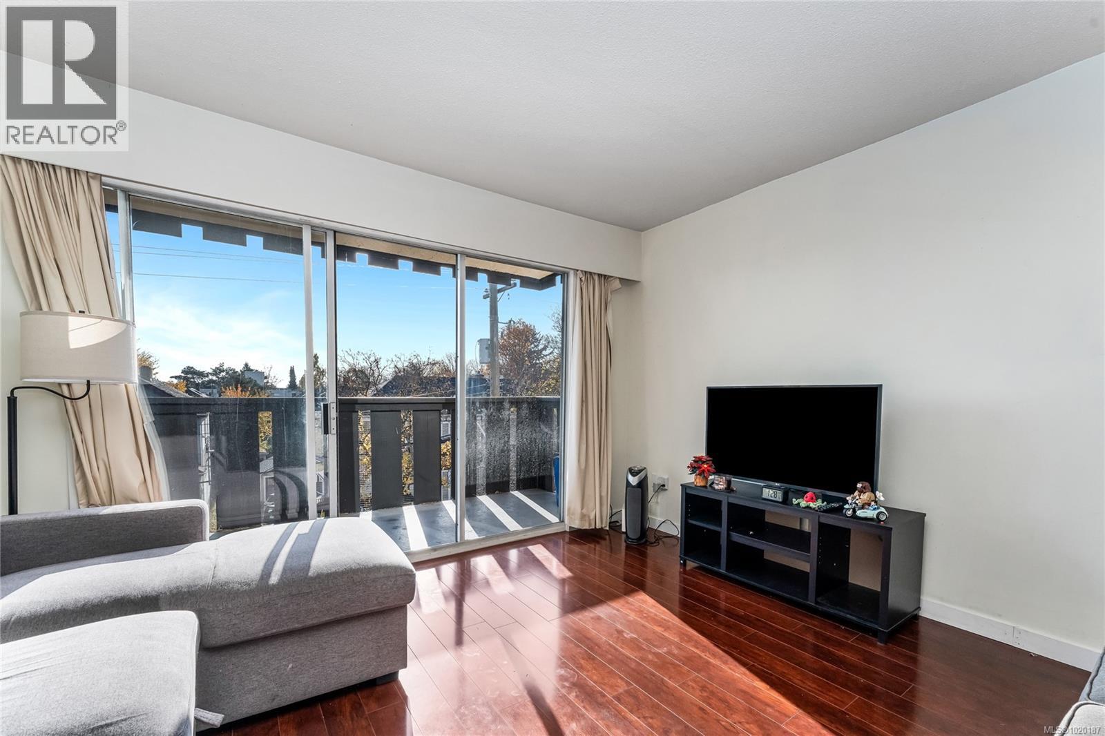 302 1000 McClure St, Victoria