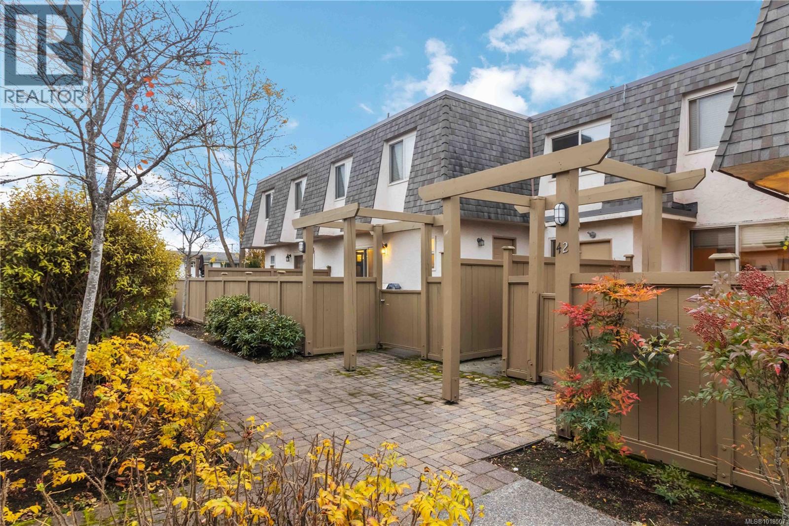 44 4061 Larchwood Dr, Saanich