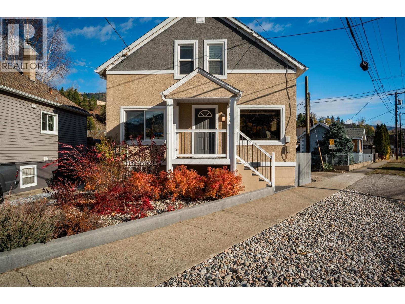 1631 Fifth Avenue, Trail