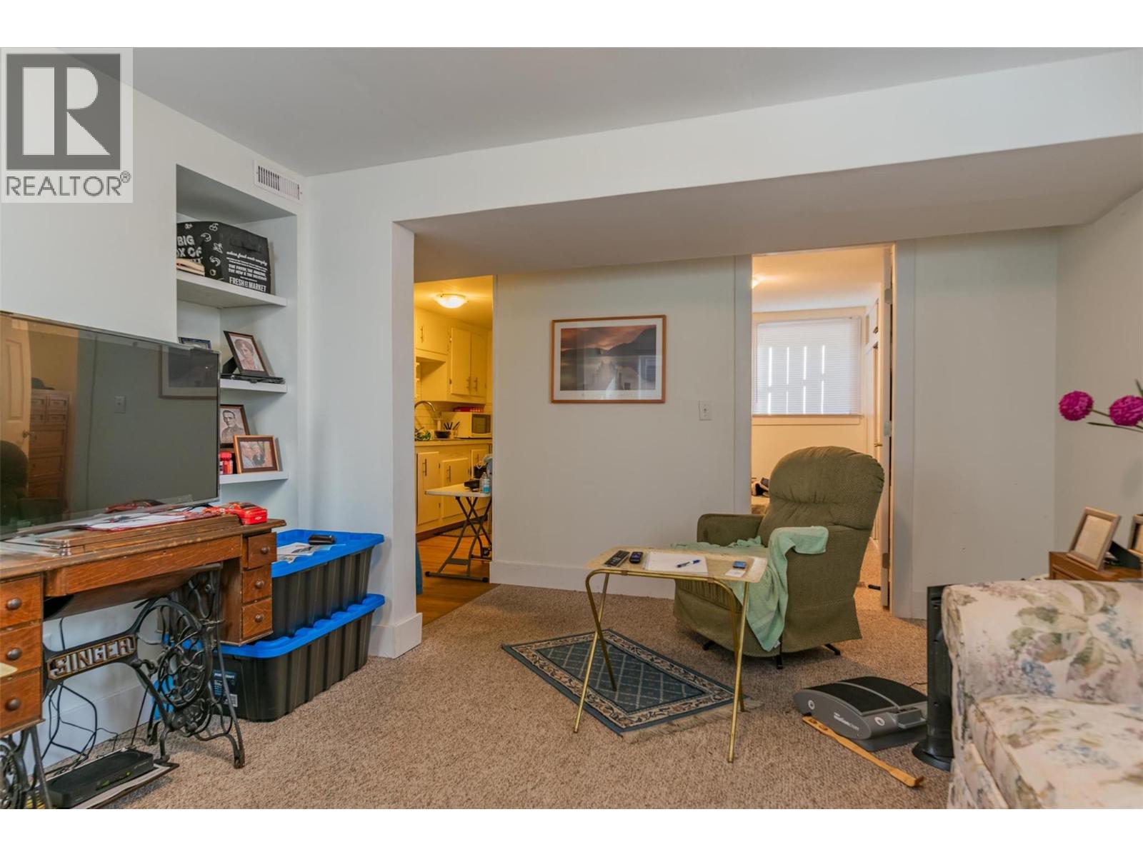 1631 Fifth Avenue, Trail