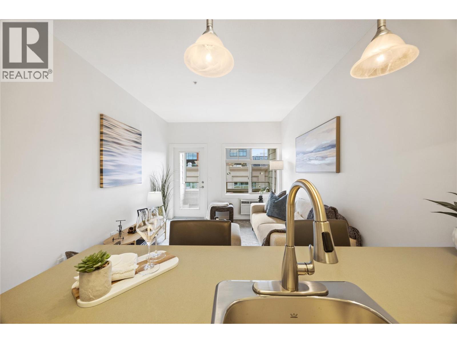 302 538 McKay Avenue, Kelowna