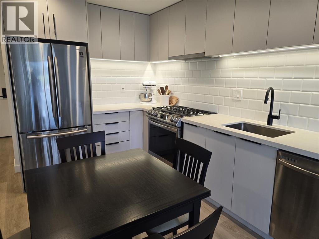 403 3018 ST GEORGE STREET, Port Moody