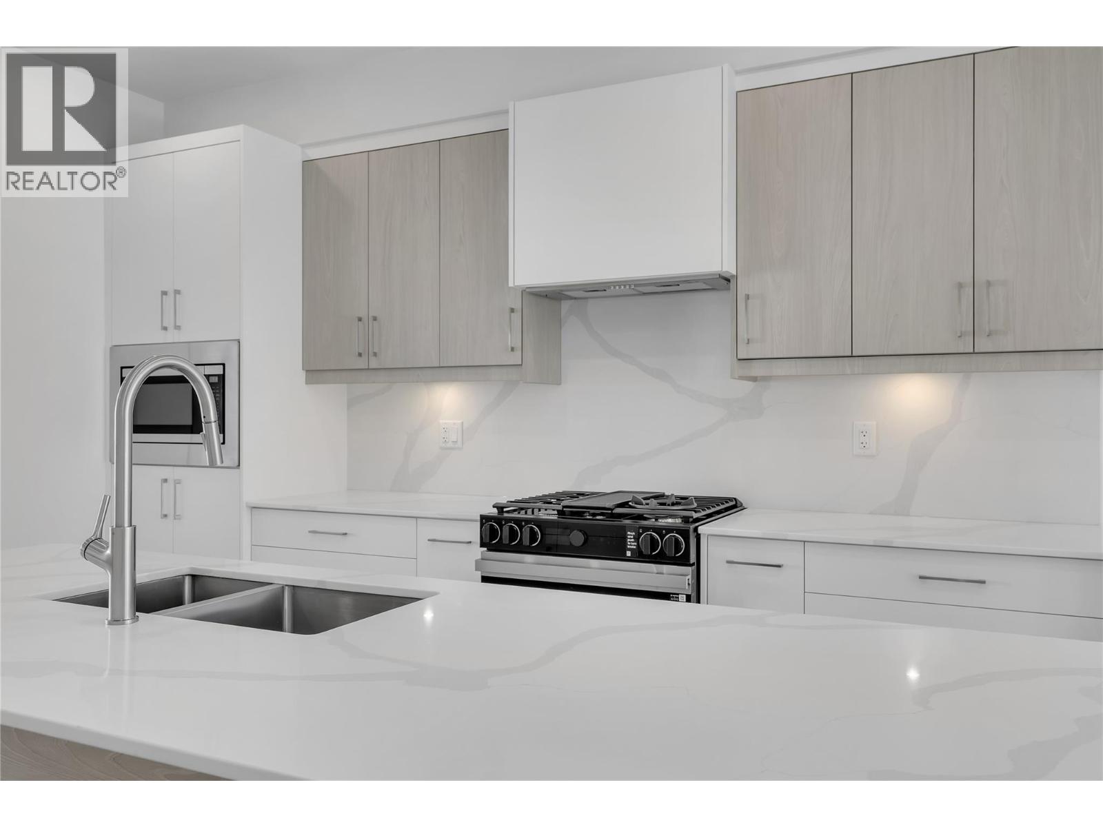 118 5300 Main Street, Kelowna